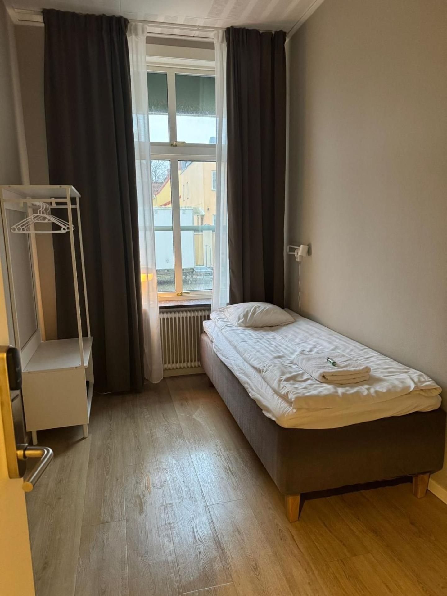 Single Room with Shared Bathroom