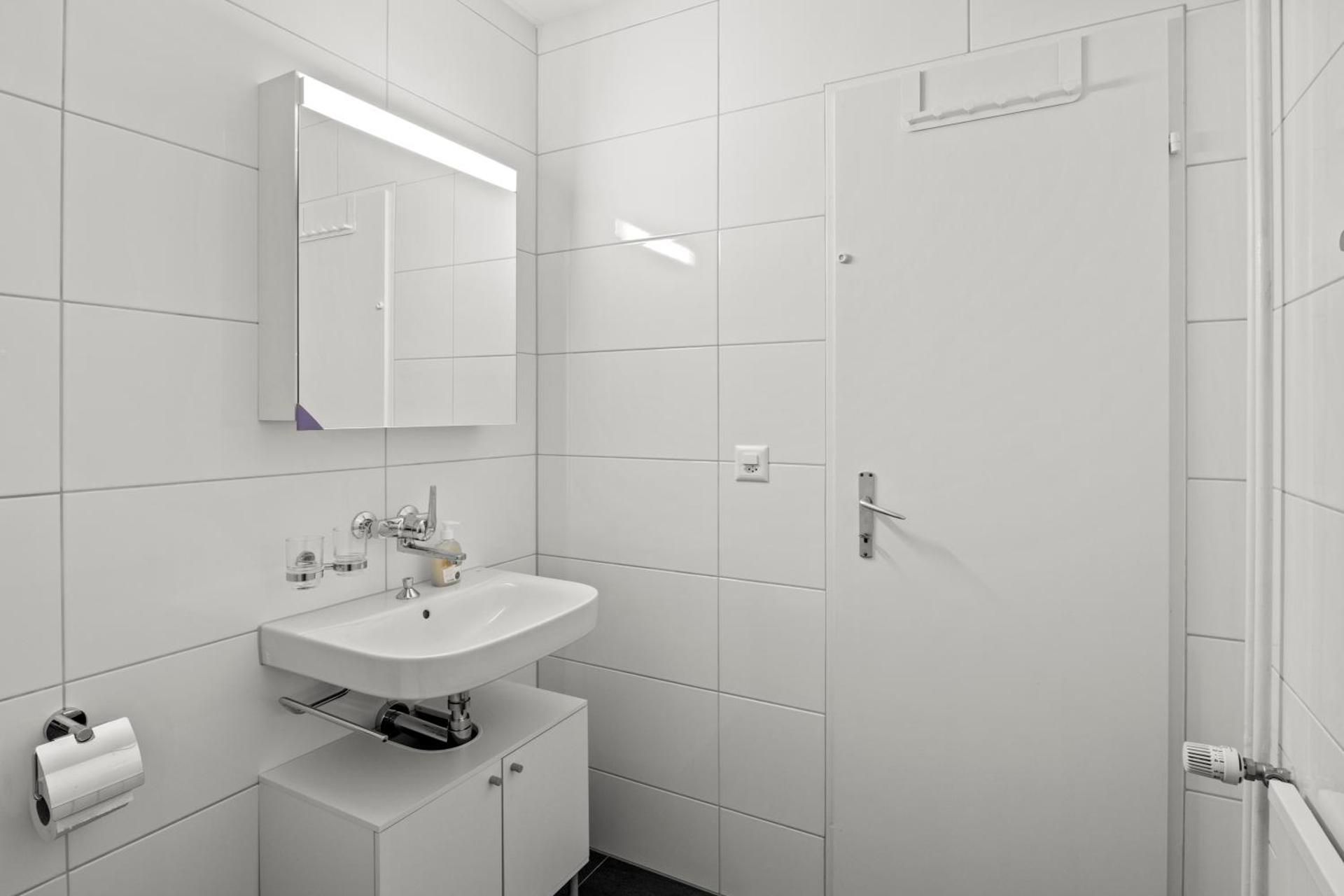 Apartment with Shower