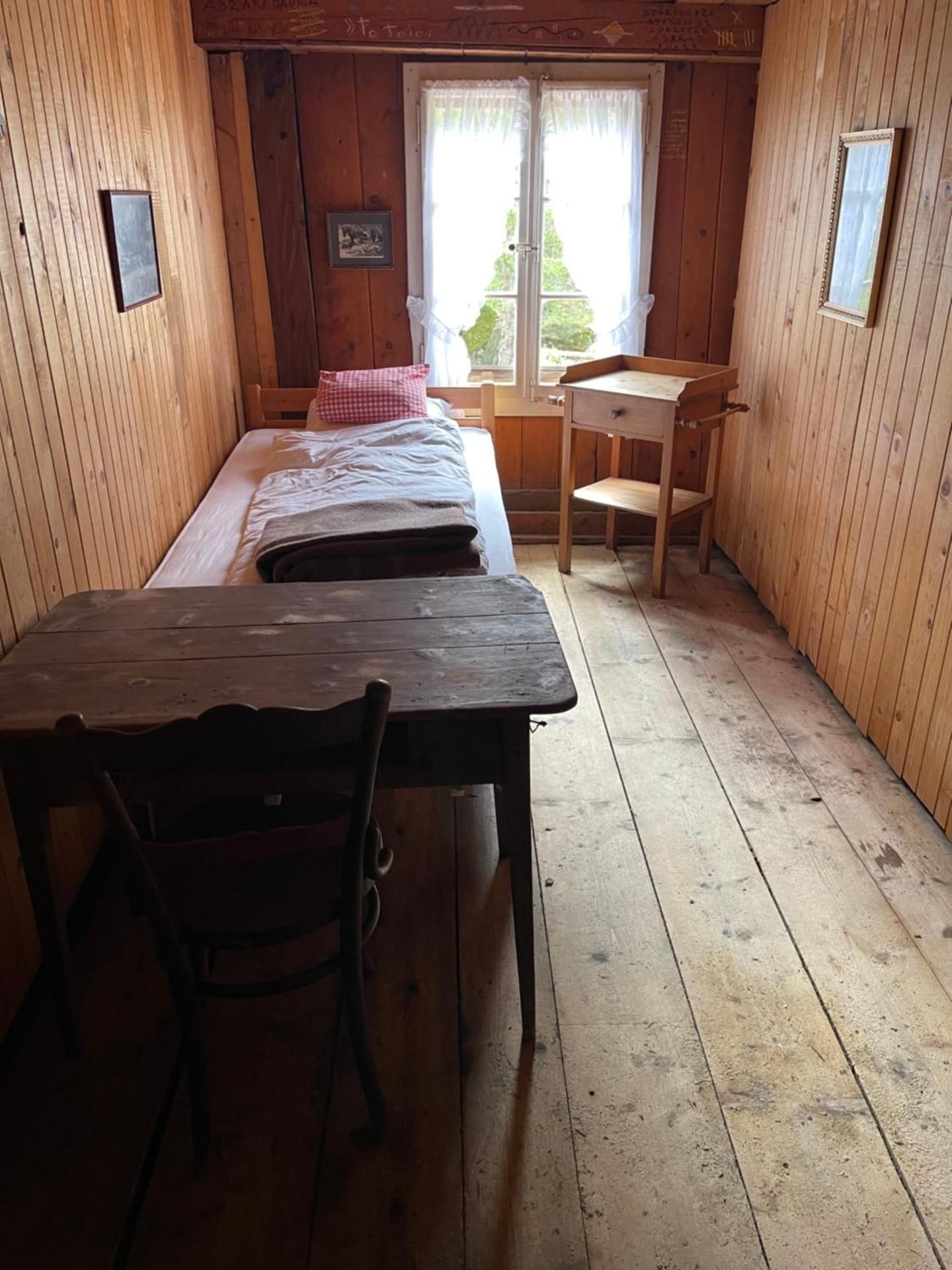 Single Room with Shared Bathroom