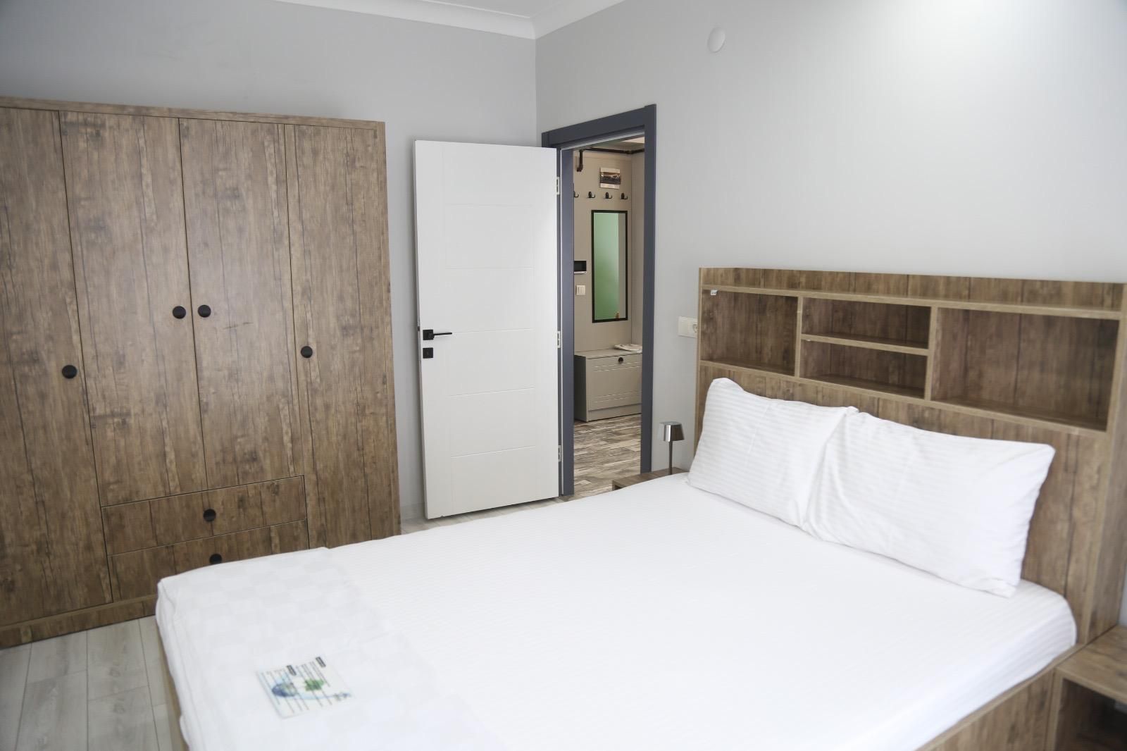 YOUR HOUSE Standard - 1 Bed, Double Partial City View, Non-Smoking 2