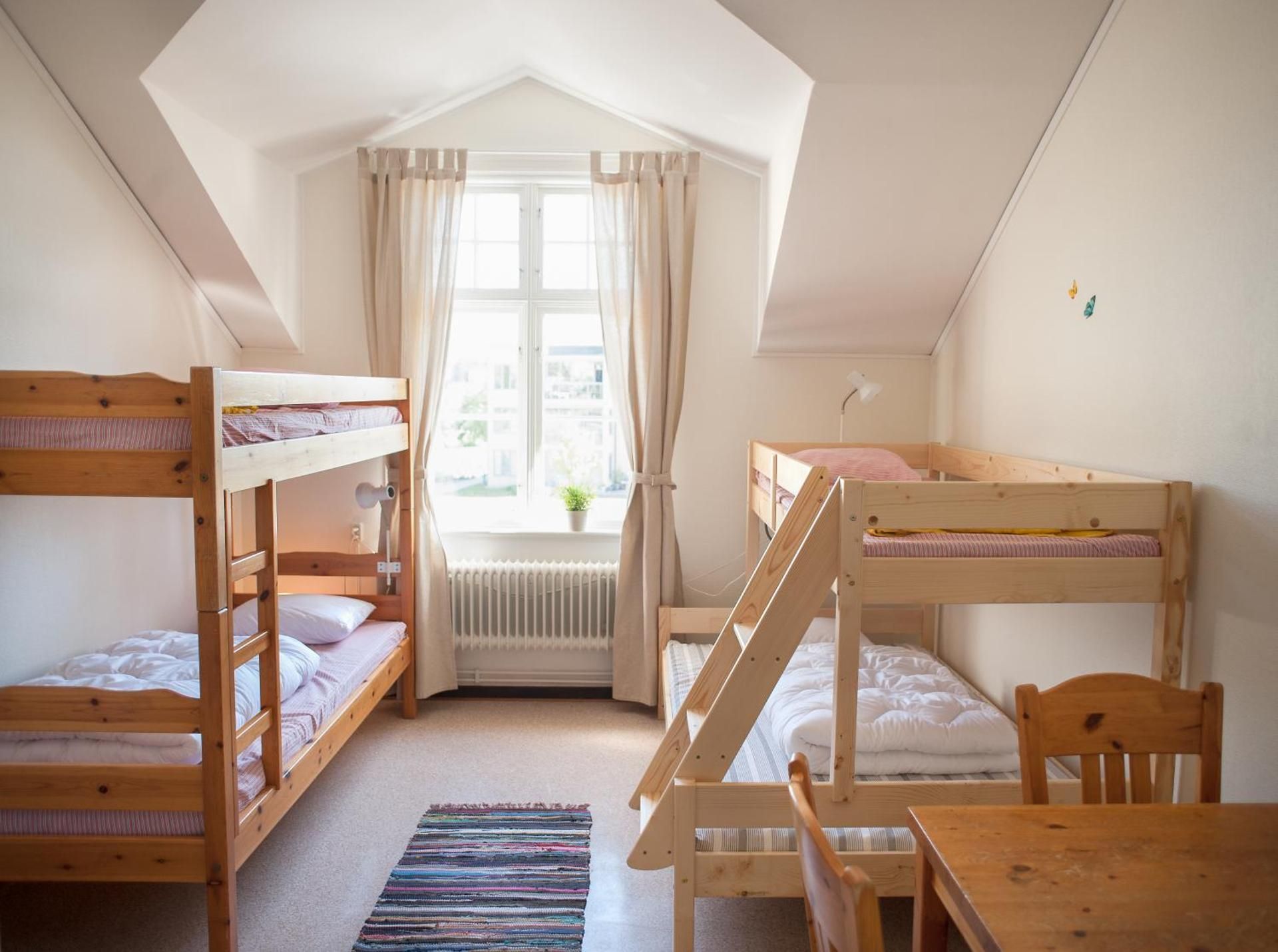 Family Room with Shared Bathroom (2 Adults + 3 Children)