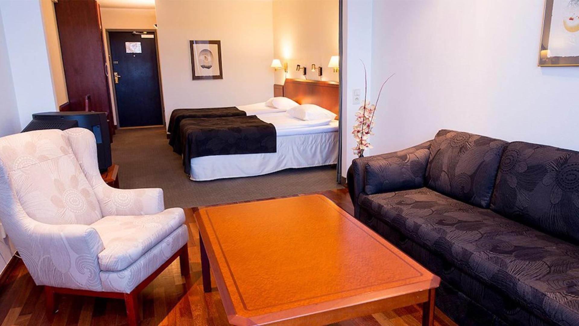 Family Room (2 Adults + 2 Children)