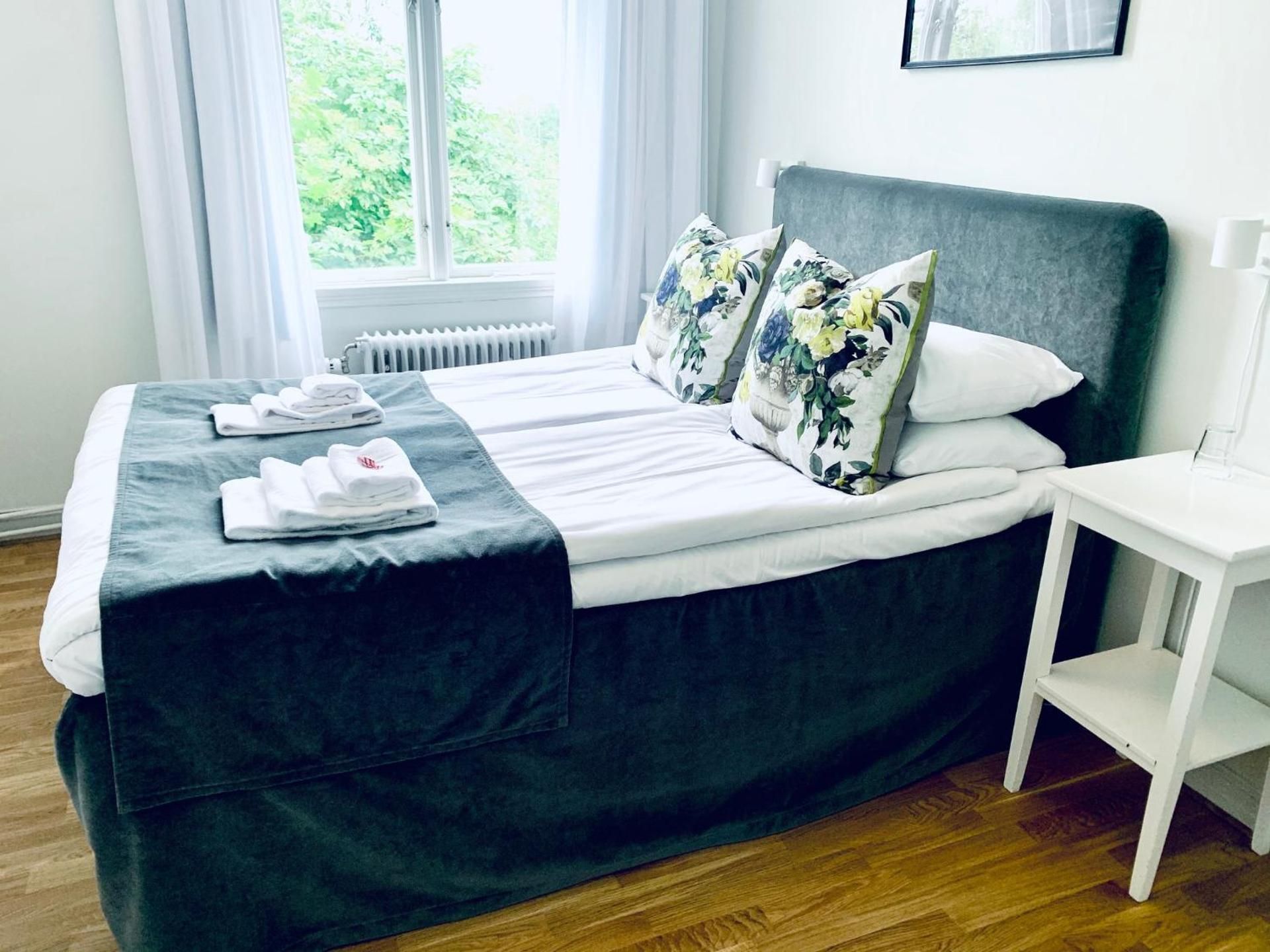 Standard Queen Room