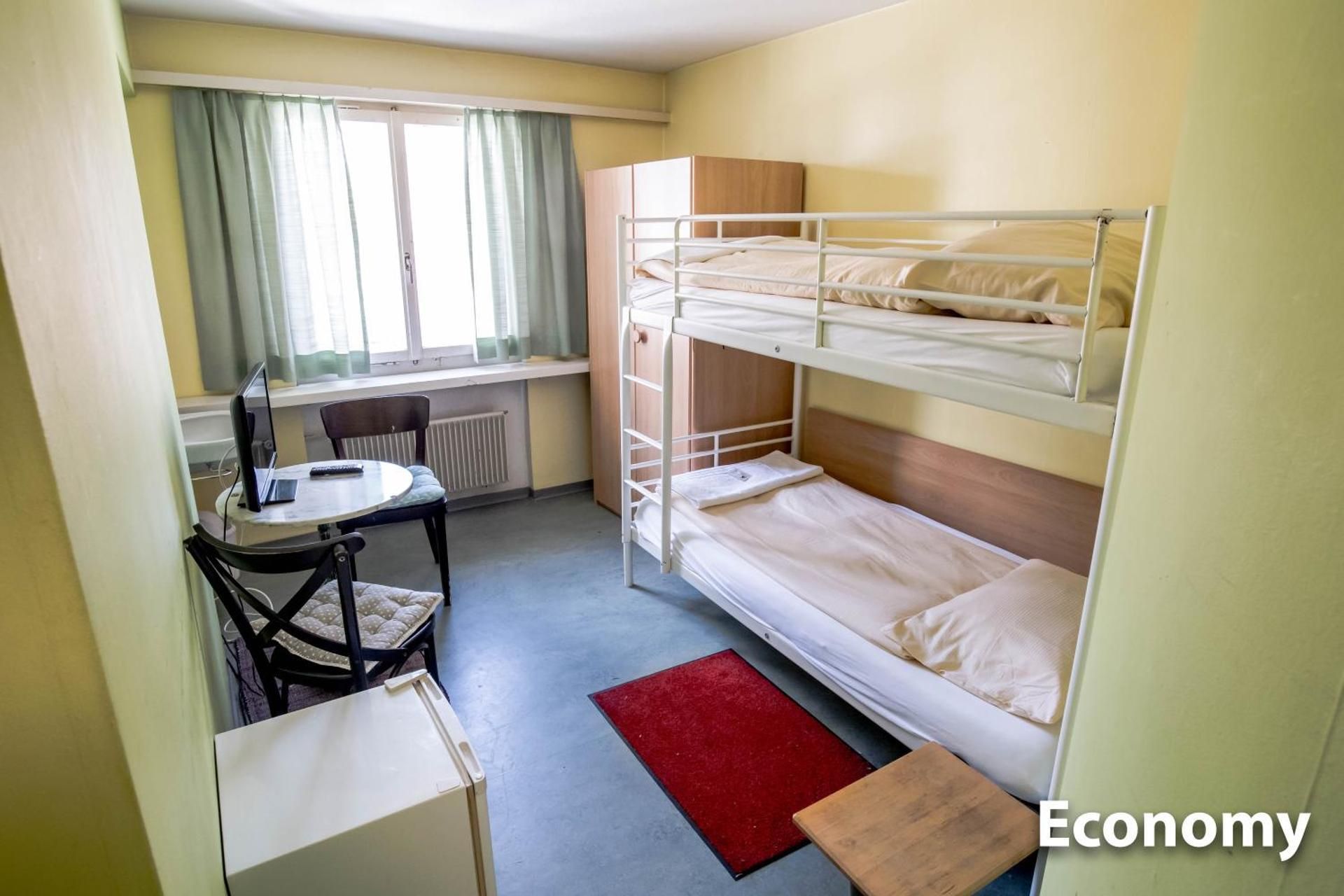 Economy Twin Room with Shared Bathroom