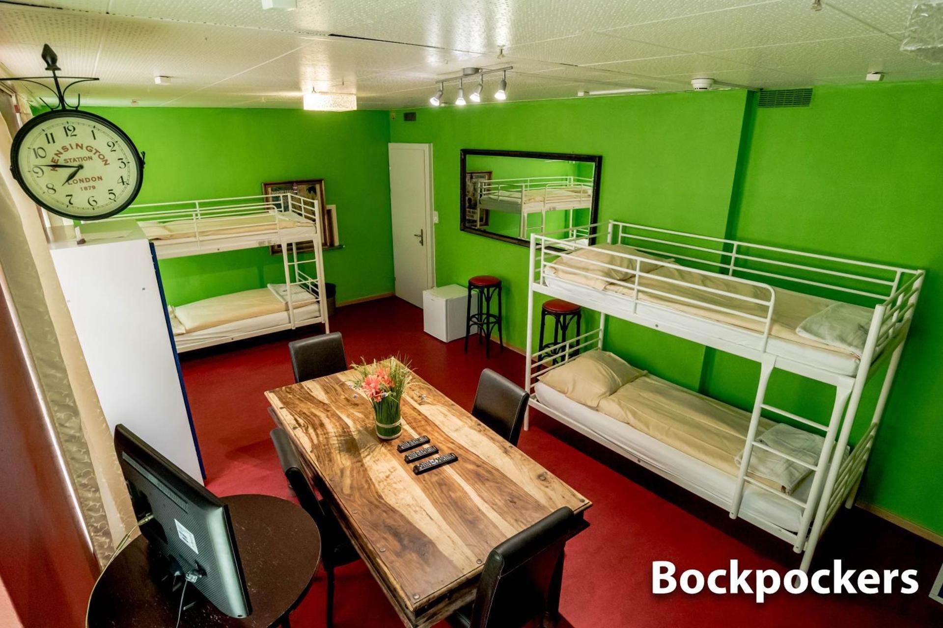 Single Bed in Mixed Dormitory Room