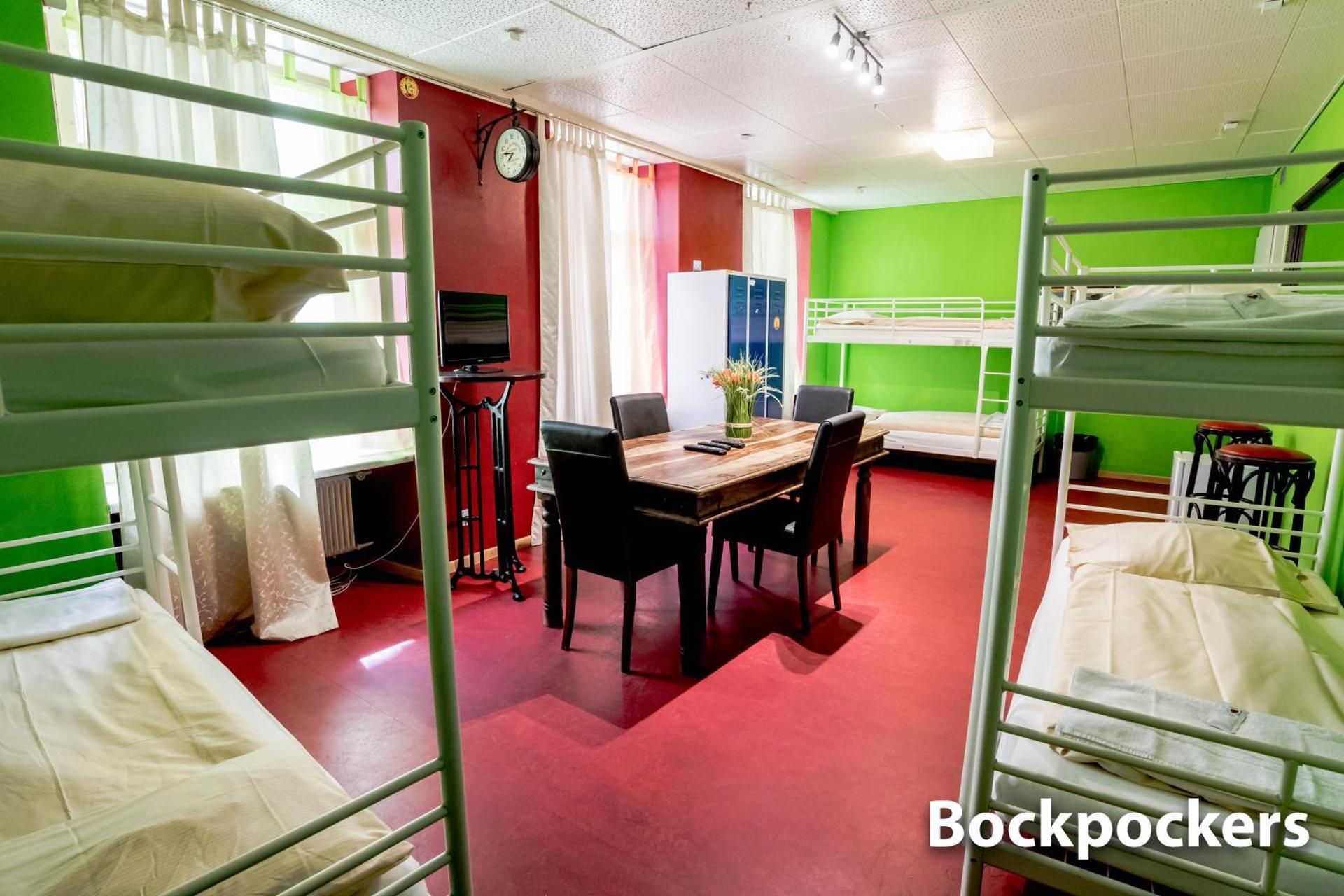 Single Bed in Mixed Dormitory Room