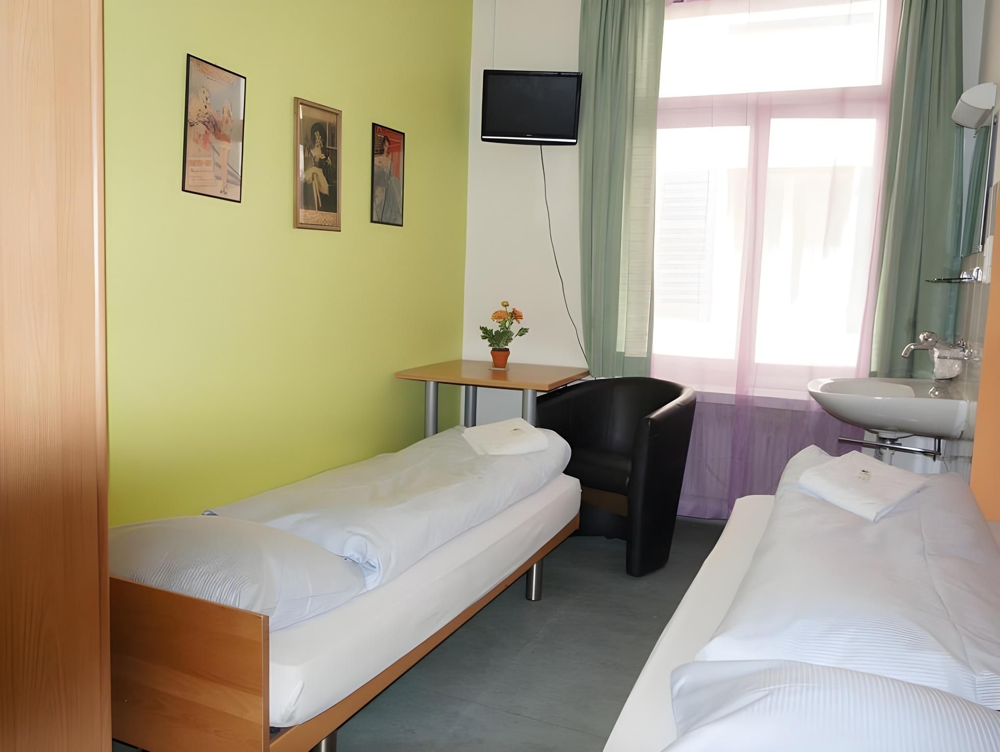 Single Room with Shared Bathroom