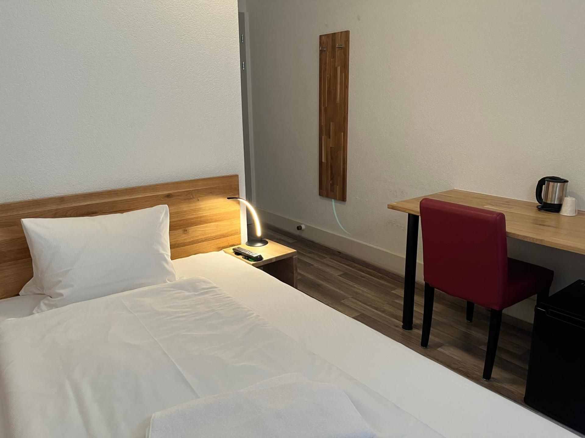 Budget Single Room with Shared Bathroom