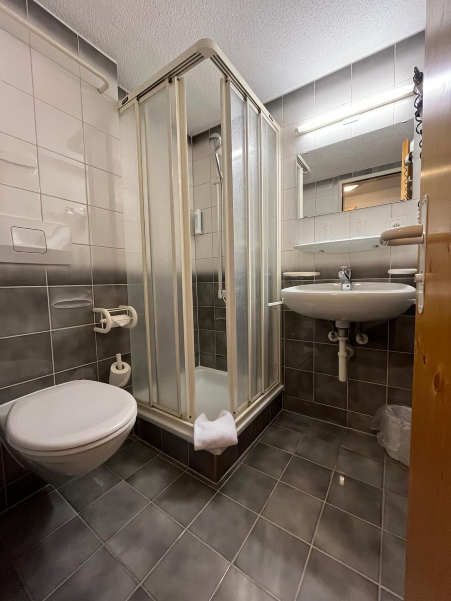 Hotel Drei Konige Standard Double Room 3