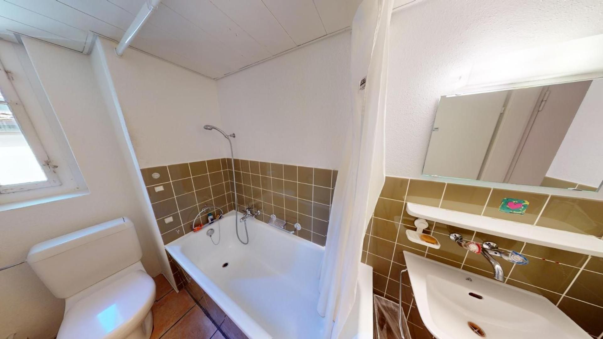 Apartment With Shared Bathroom