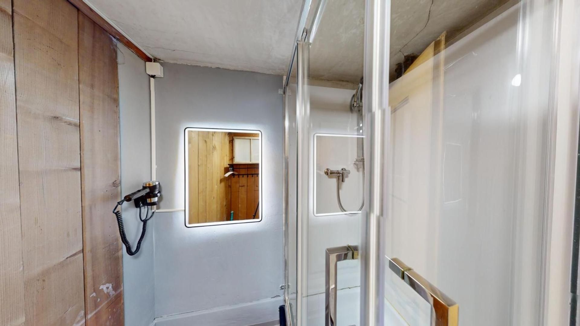 Standard Twin Room with Shared Bathroom