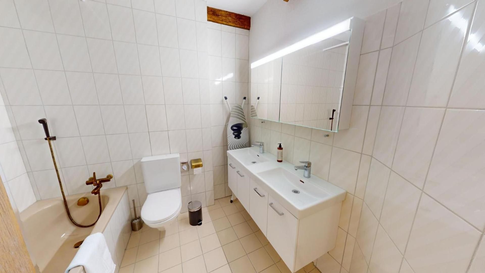 Three-Bedroom Superior Apartment (Nebenhaus)