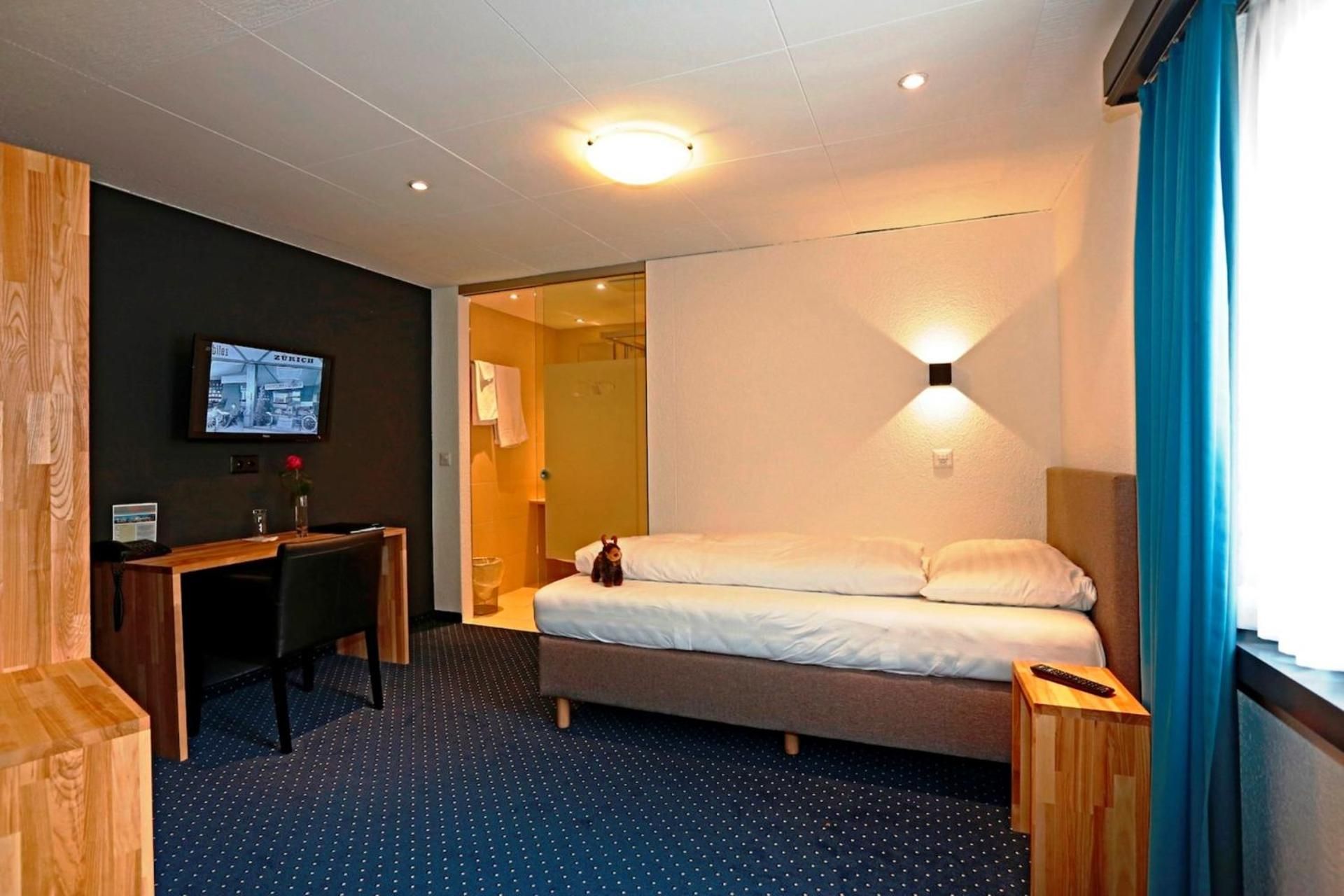 HotelChur.ch Budget Single Room 2