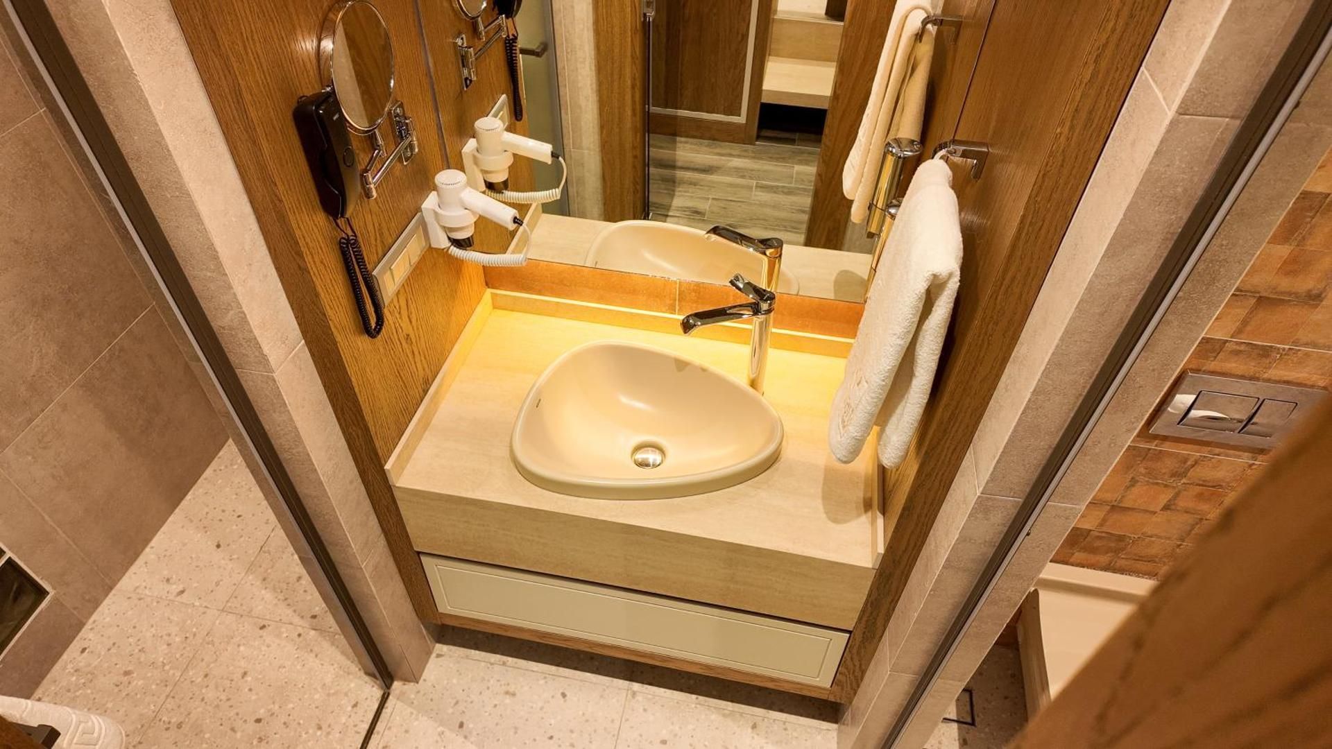 Rempart Hotel Standard Room 3