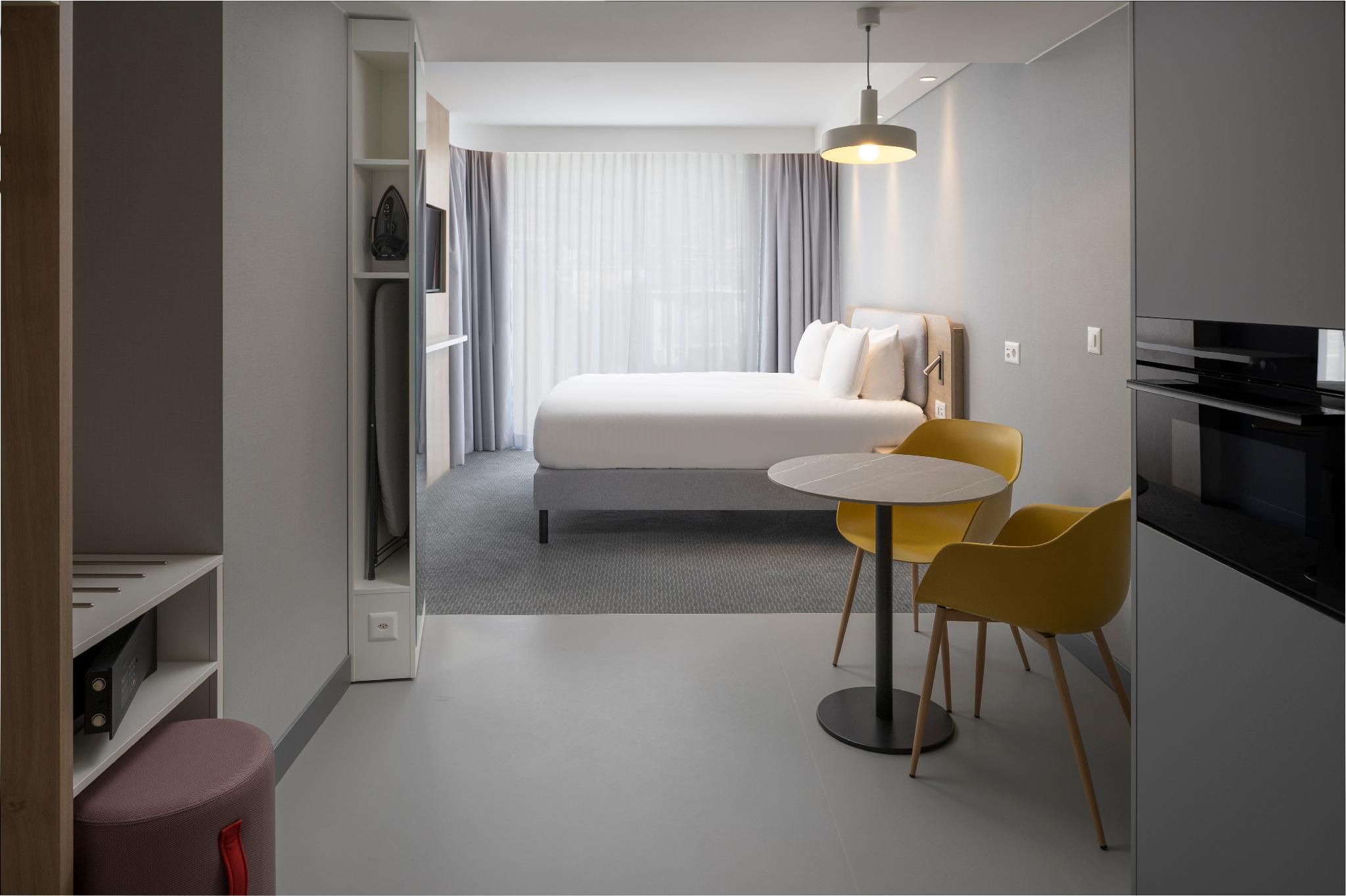 1 King Suite