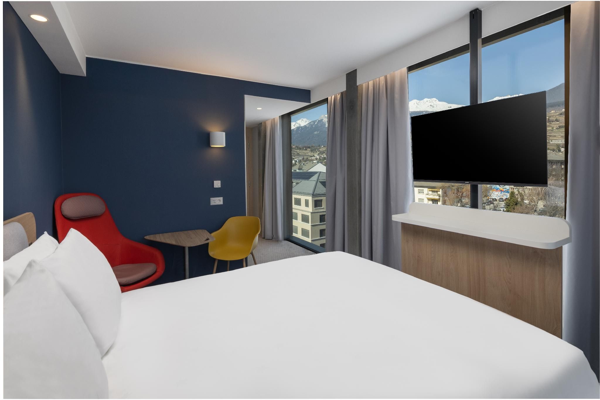 1 Queen Suite
