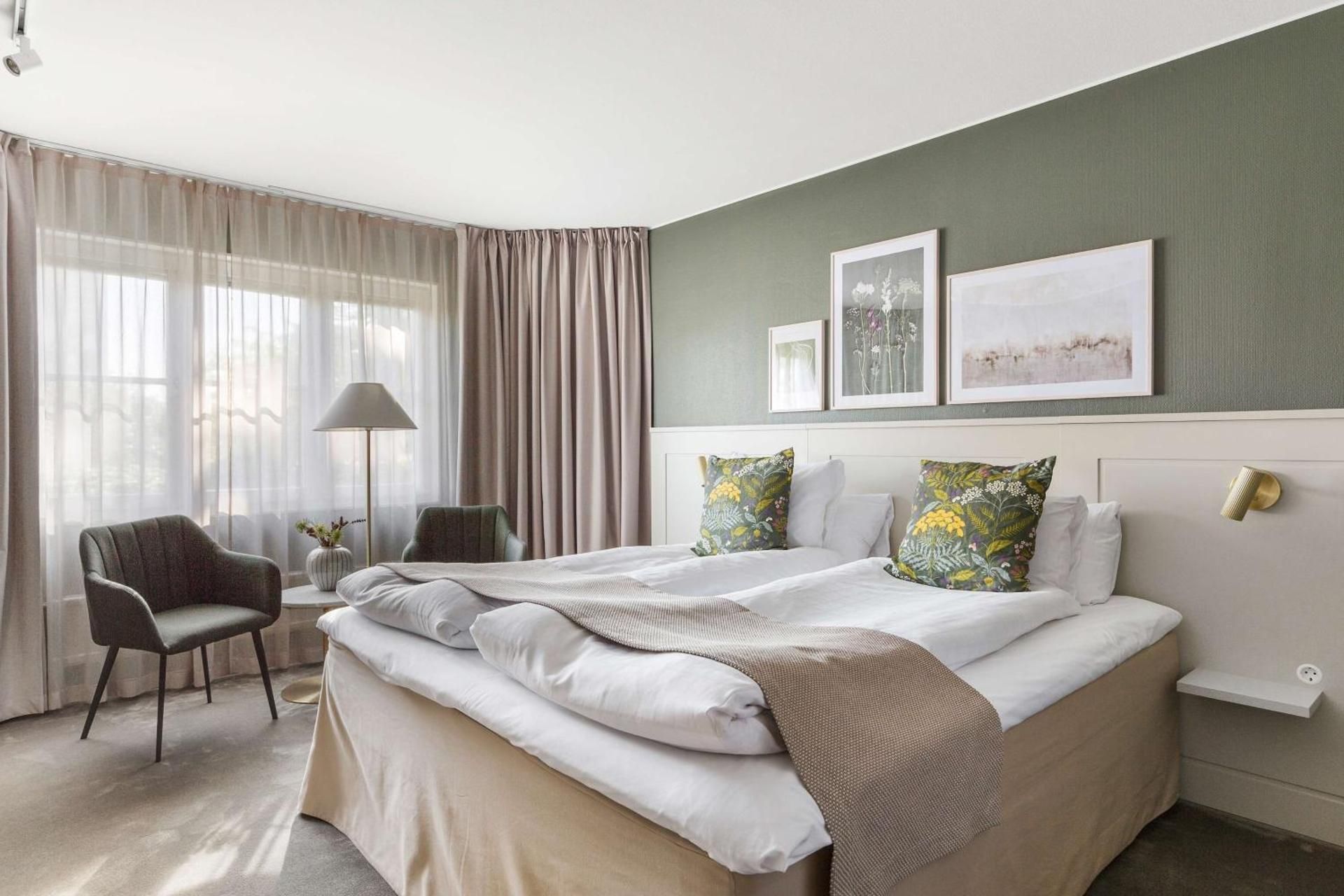 1 King Bed, NonSmoking, Superior Room