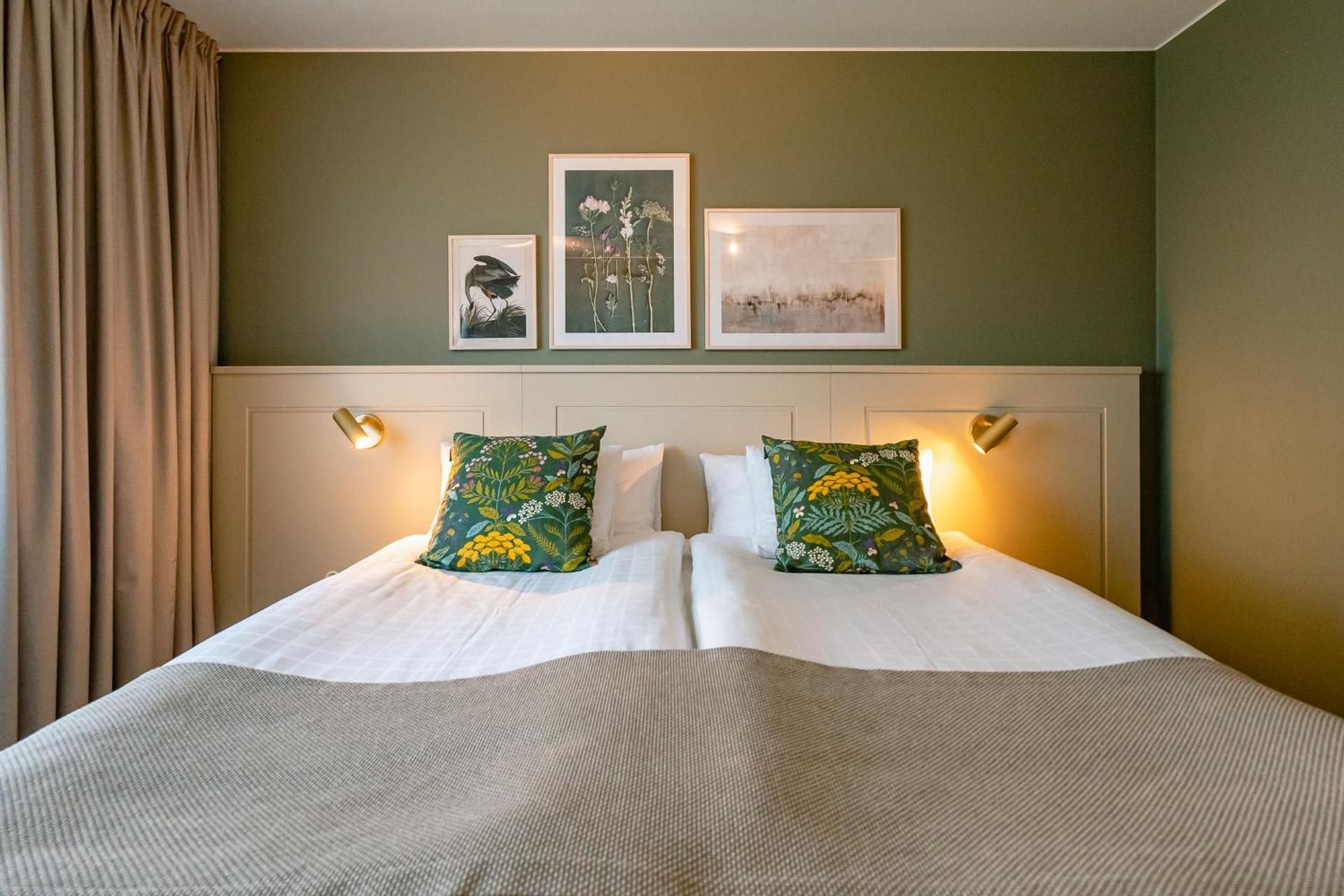 1 King Bed, Nonsmoking