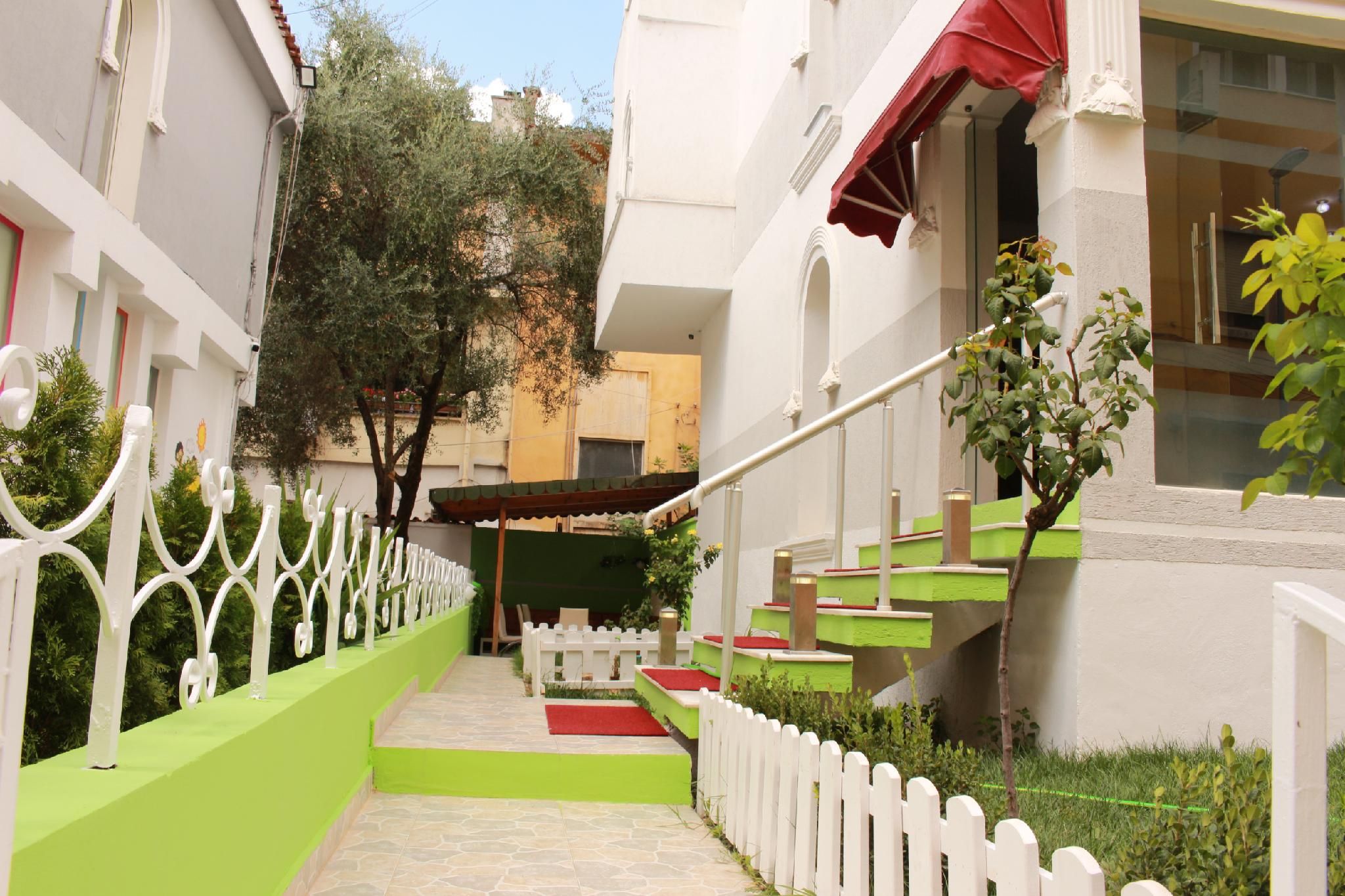 Theranda Boutique Hotel