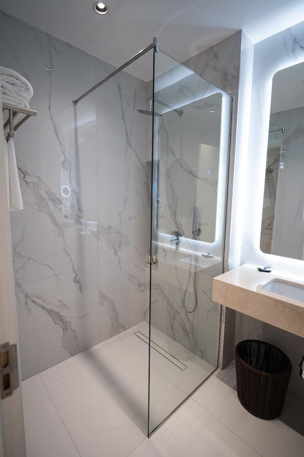 Holiday Hotel Twin Room 3