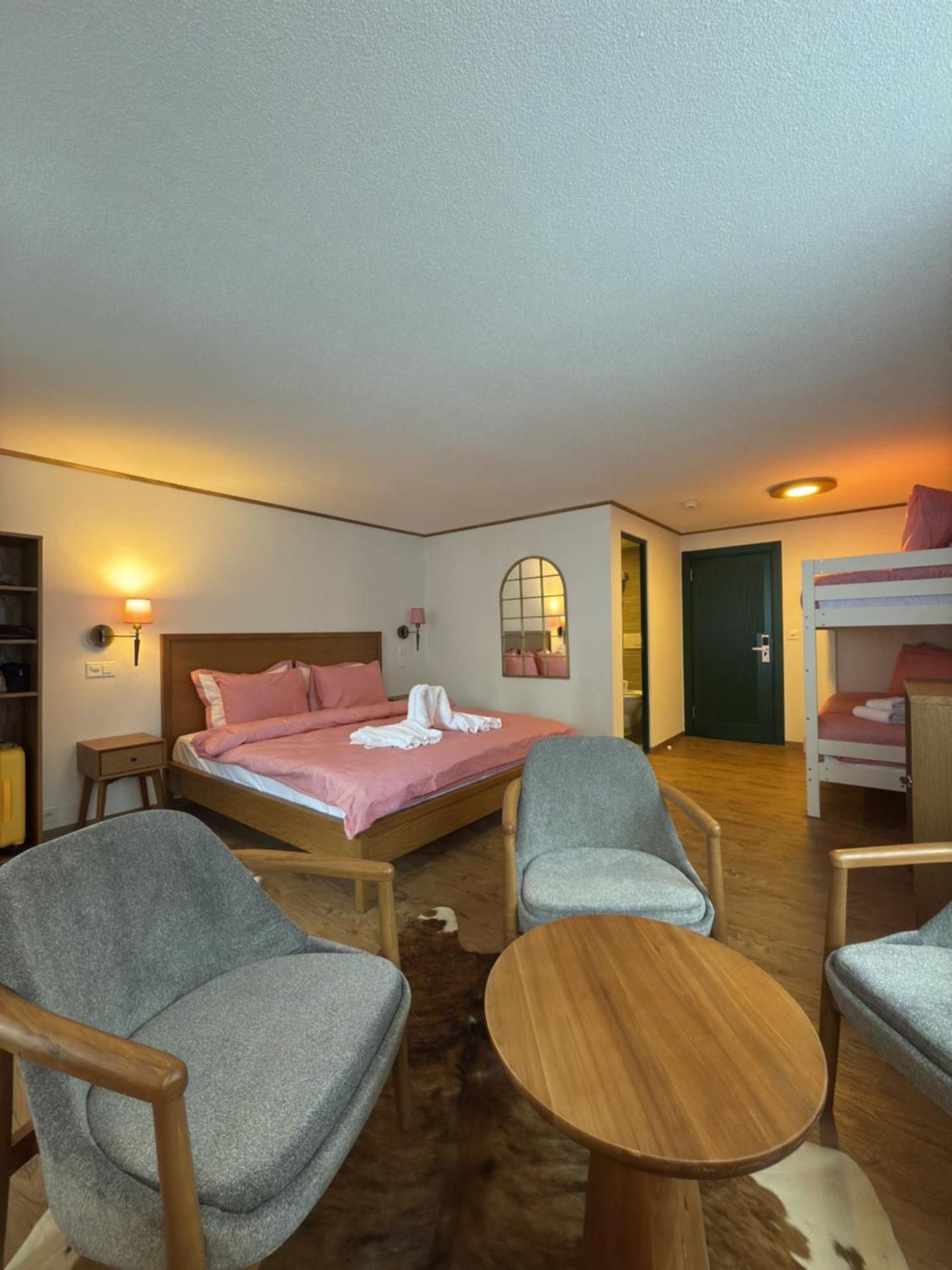 Basic Single Room with Shared Bathroom