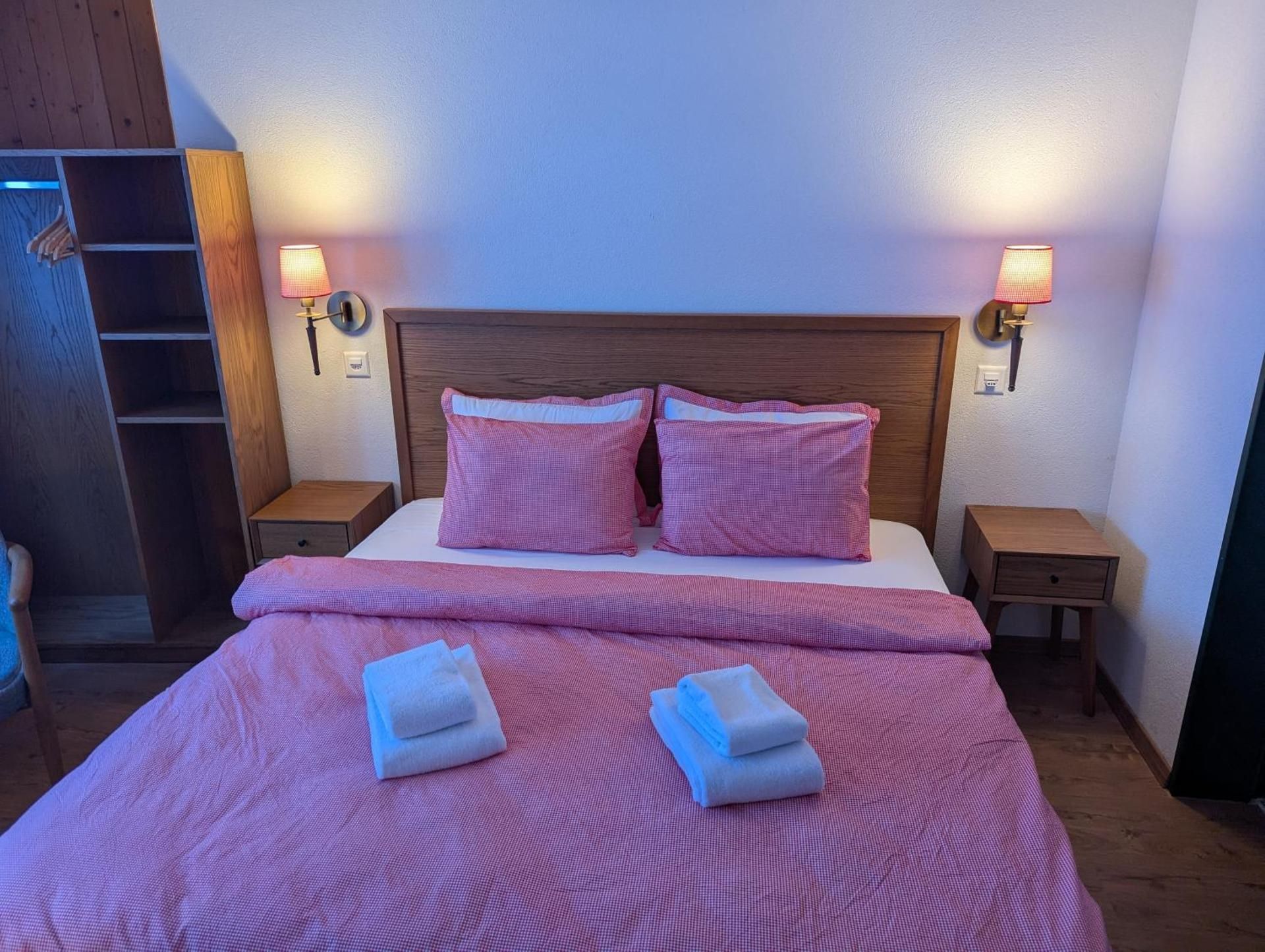 Hotel Schutzen Lauterbrunnen Budget Double or Twin Room 2