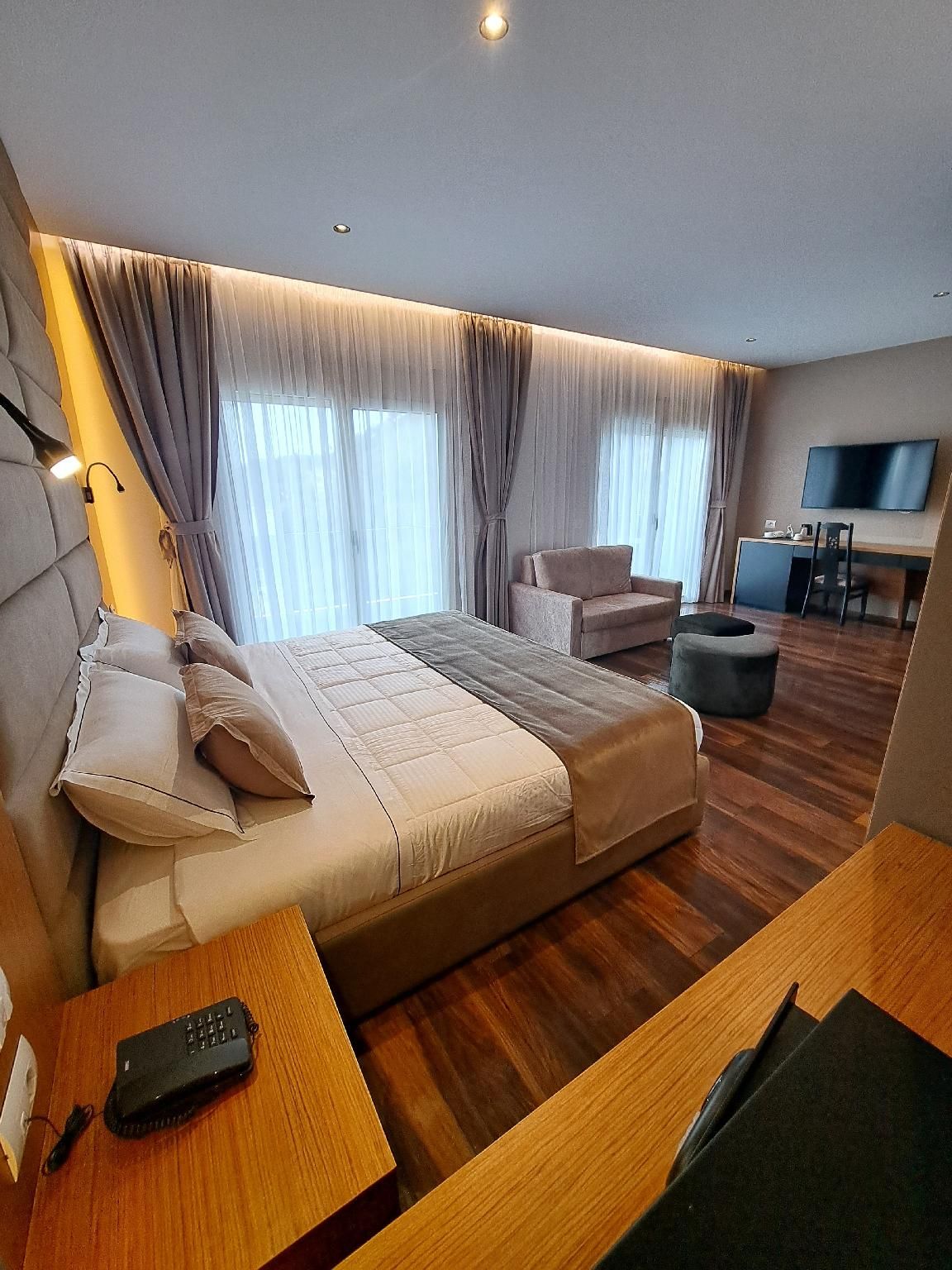 Suite with 1 King Bed - No Smoking