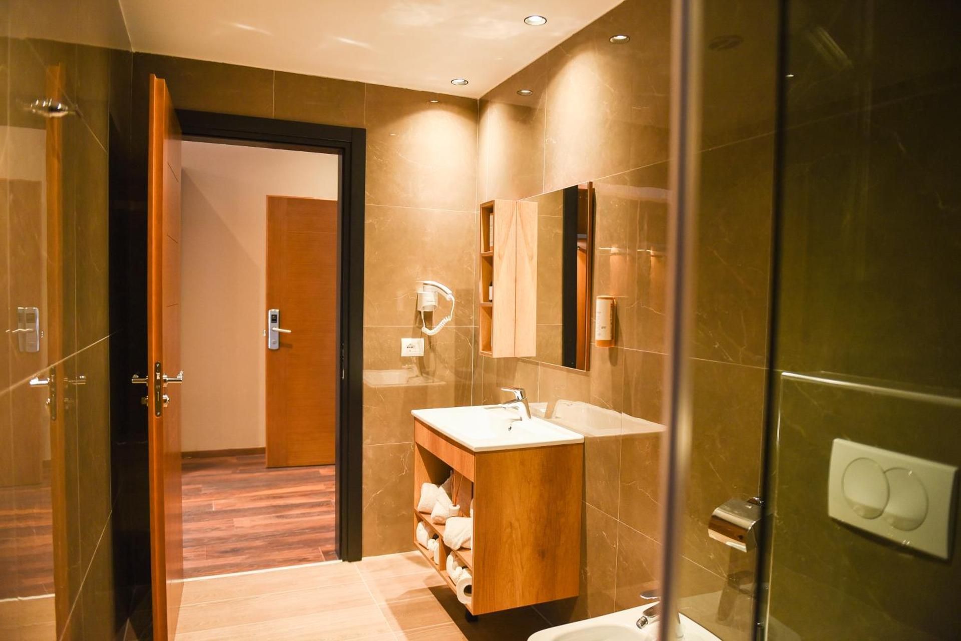 Suite with Mountain View
