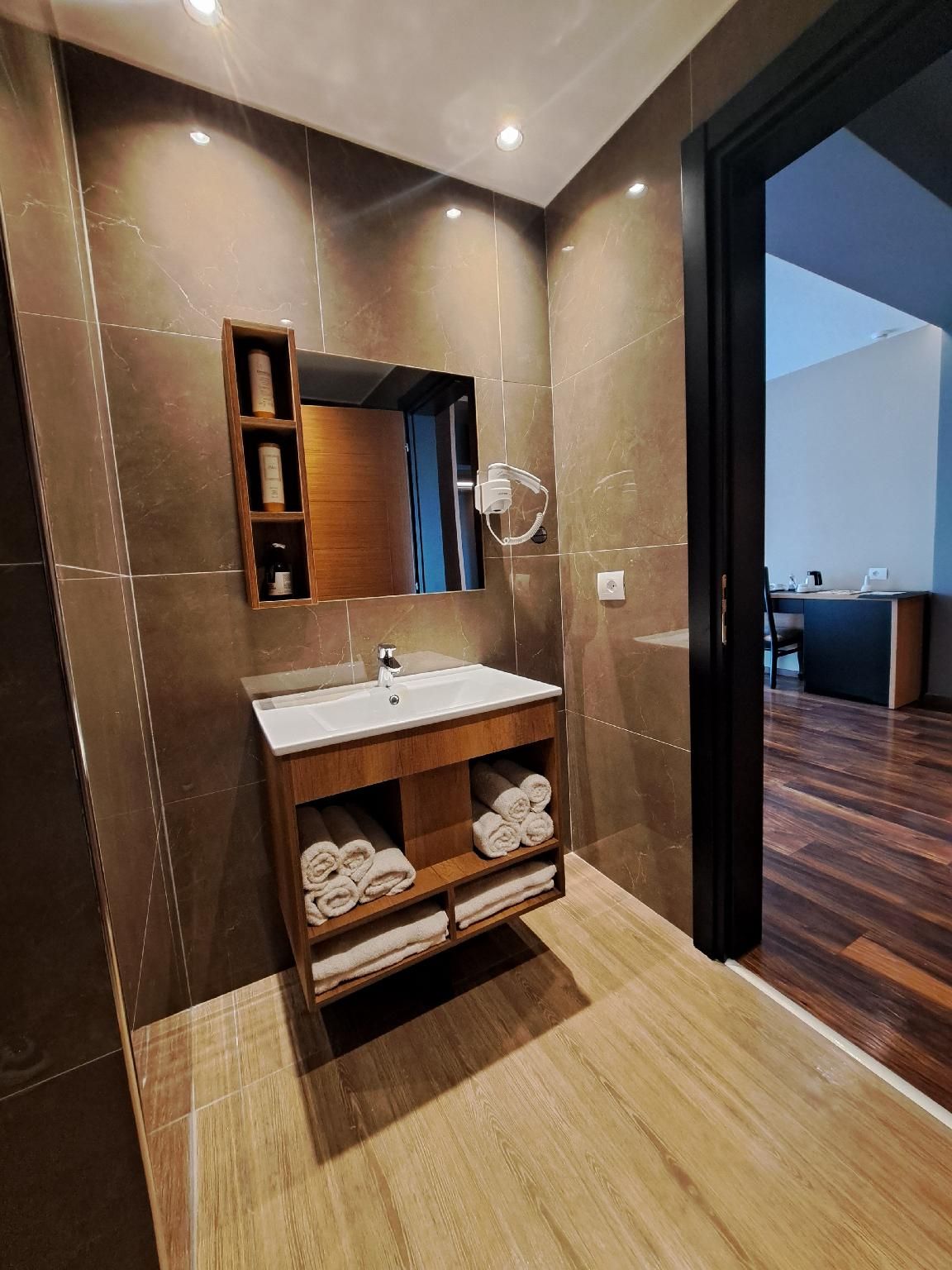 Suite with 1 King Bed - No Smoking