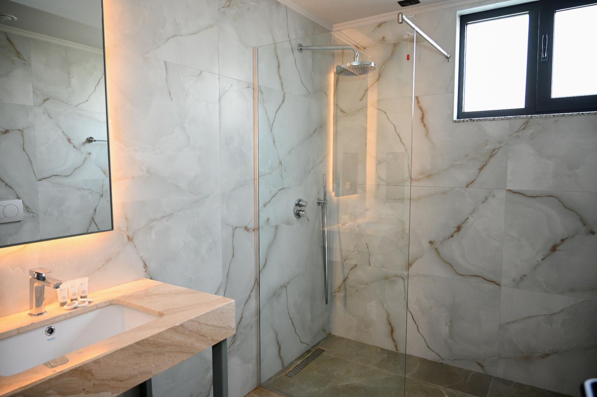 Adria Palace Hotel Superior Triple Room Sea View 3