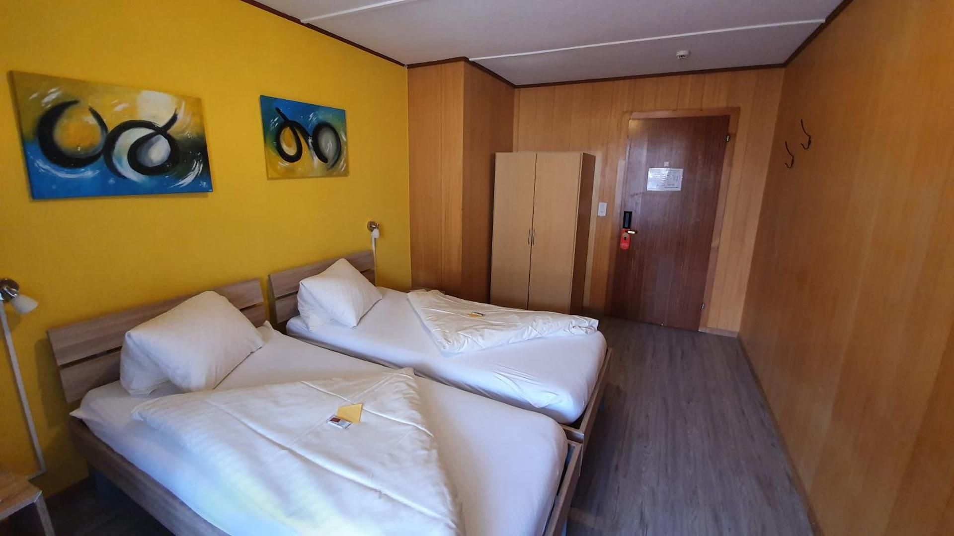 Twin Room with Shared Bathroom and Balcony