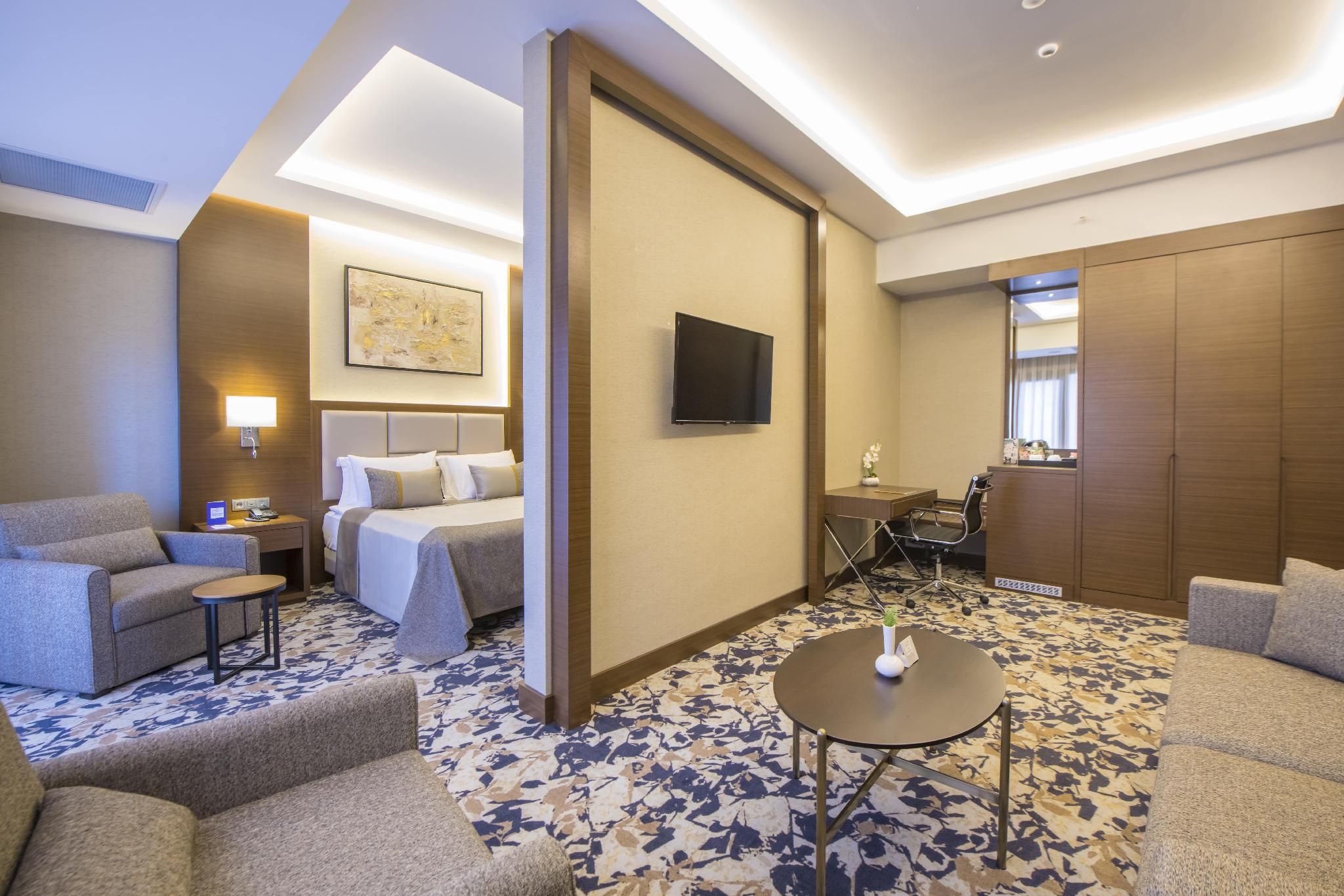 Crowne Plaza Yalova By IHG 1 King Junior Suite Balcony 1 Sofa Bed 2 Single Sofa Beds 3