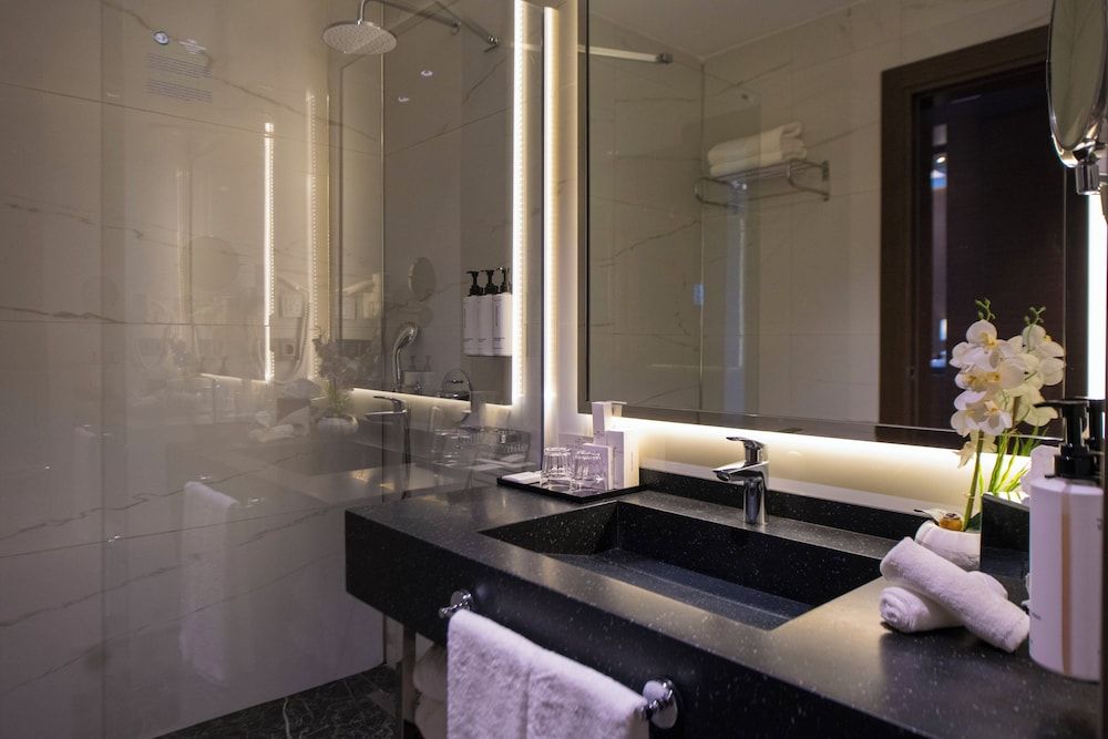 Crowne Plaza Yalova by IHG Junior Suite, 1 King Bed with Sofa bed, Balcony 4