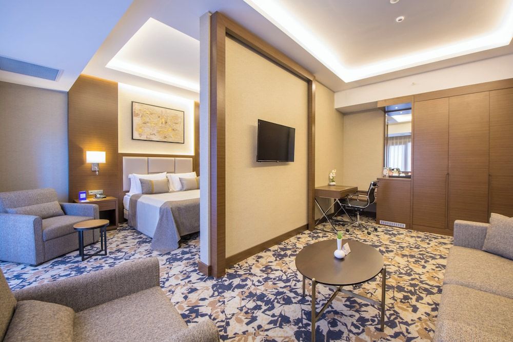 Crowne Plaza Yalova by IHG Junior Suite, 1 King Bed with Sofa bed, Balcony 5