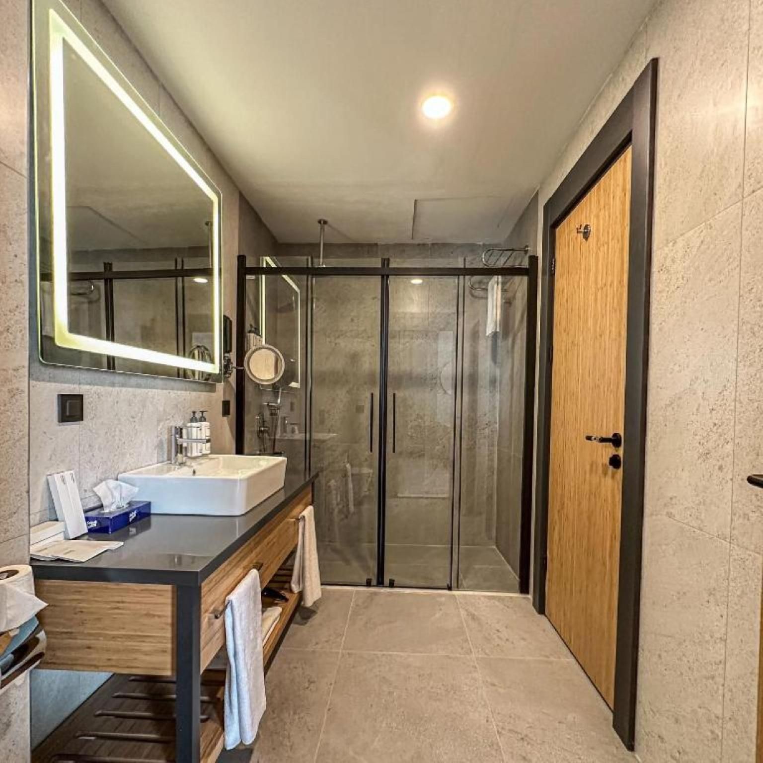 Corner Suite