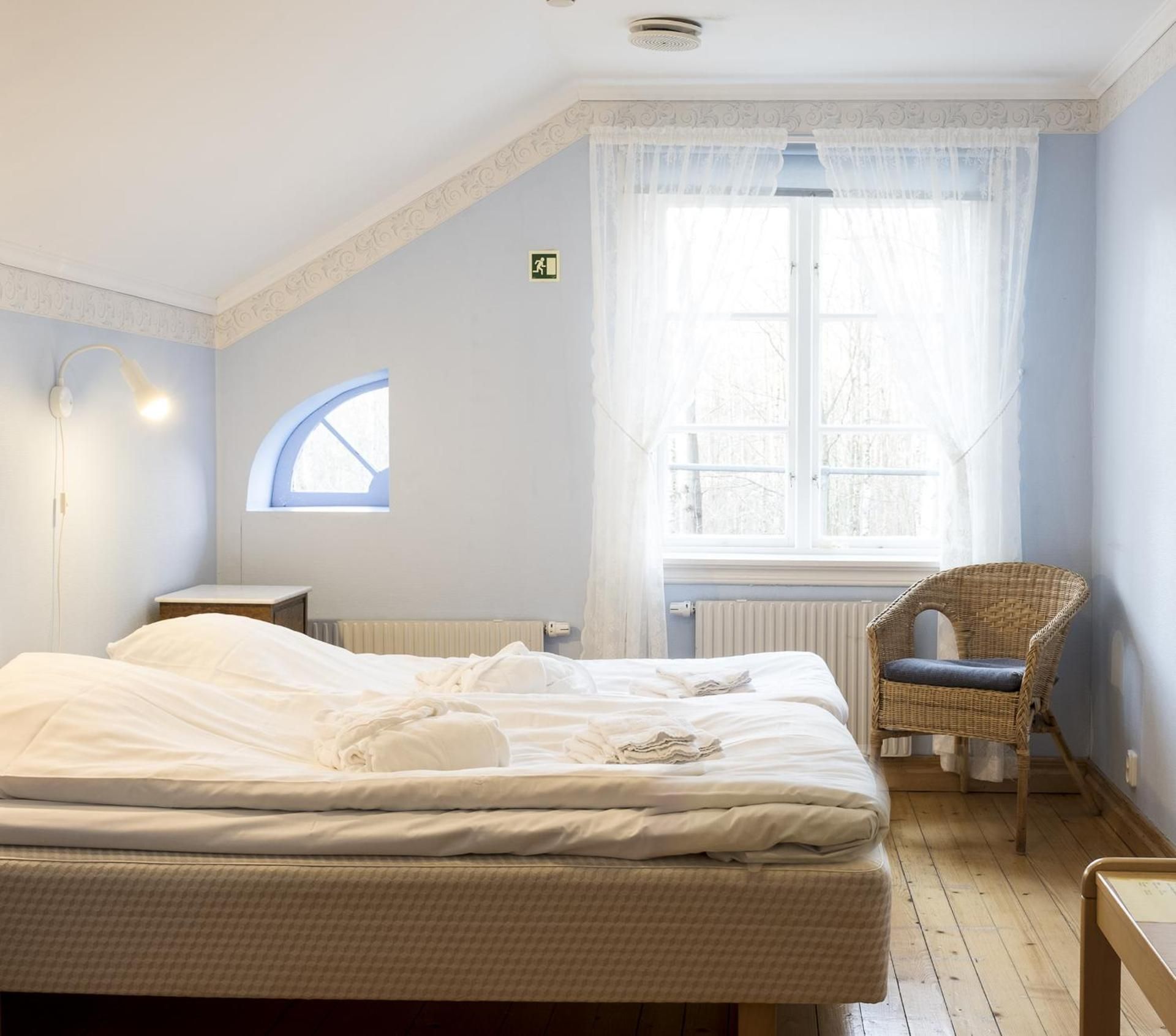 Basic Double Room with Shared Bathroom