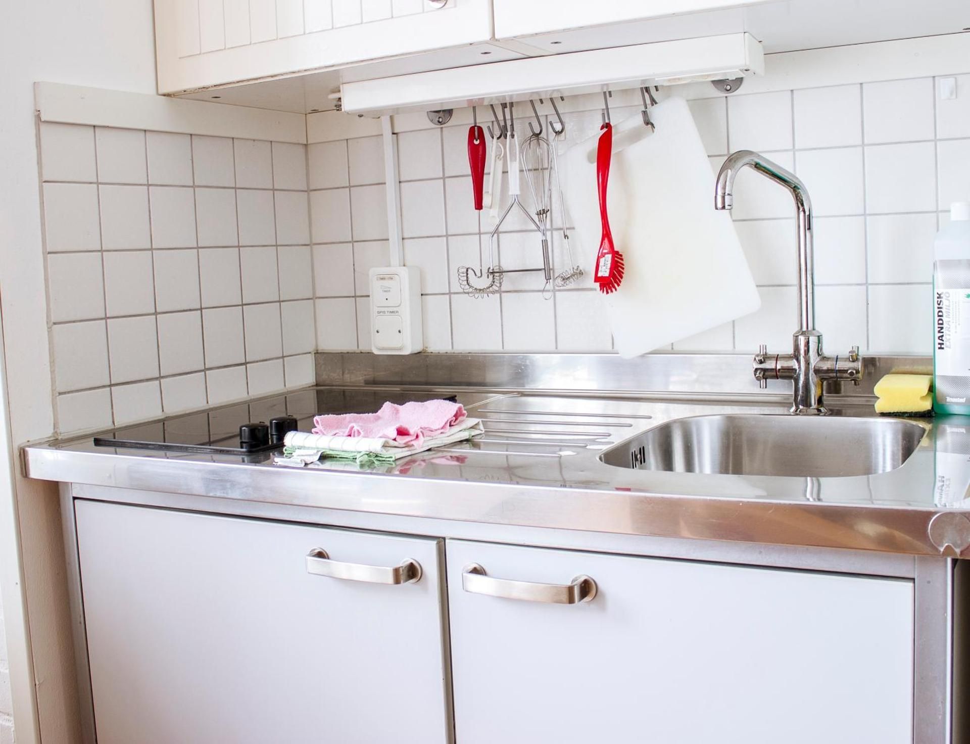 Basic Single Room with Shared Bathroom