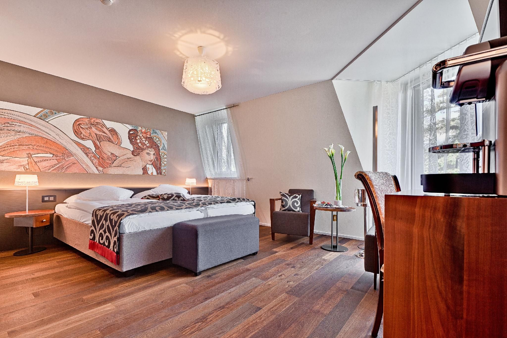 Boutique Room