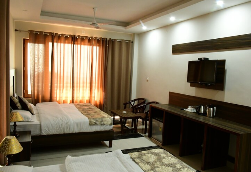 Family Room with Balcony and Mountain View