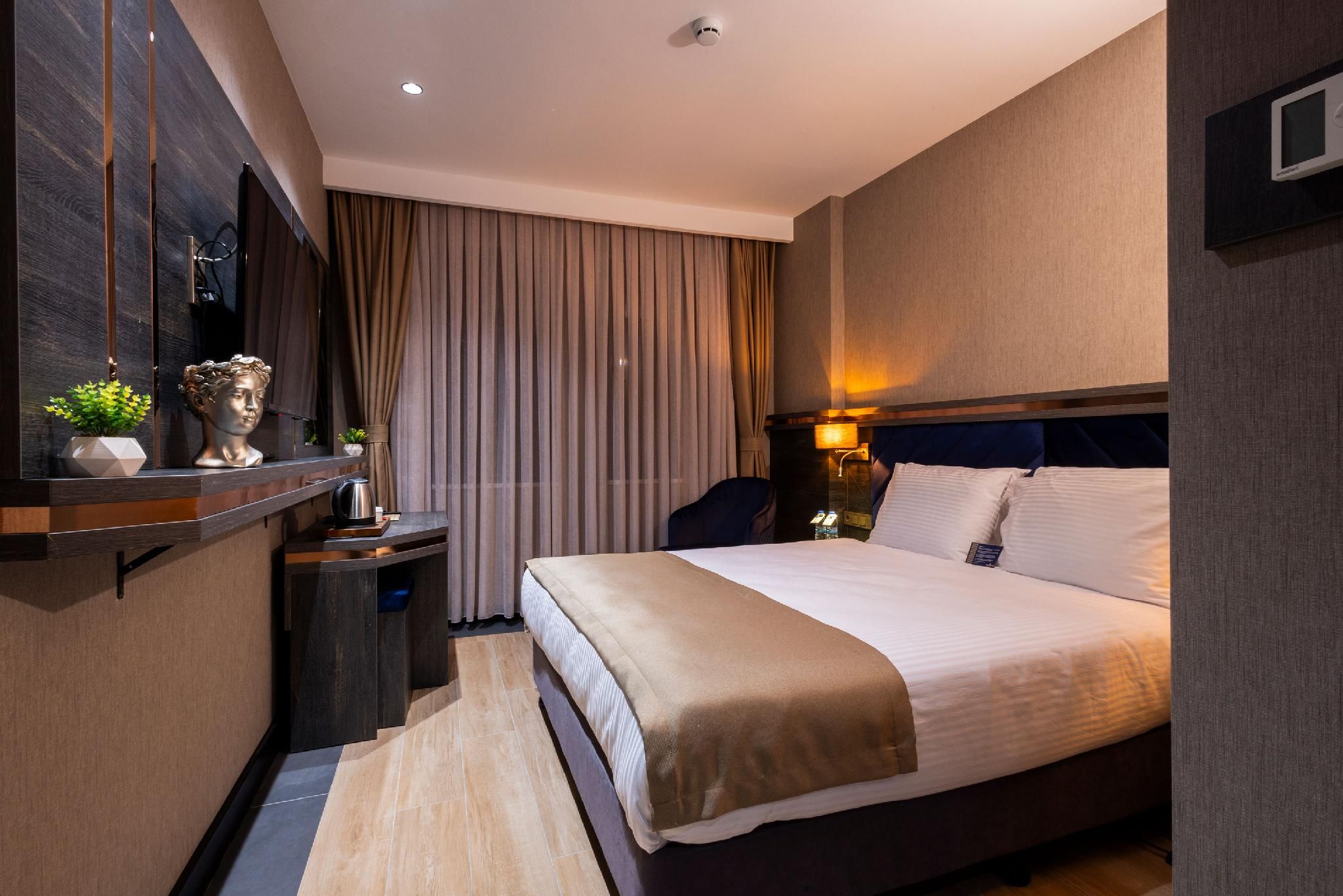 West Door Hotel