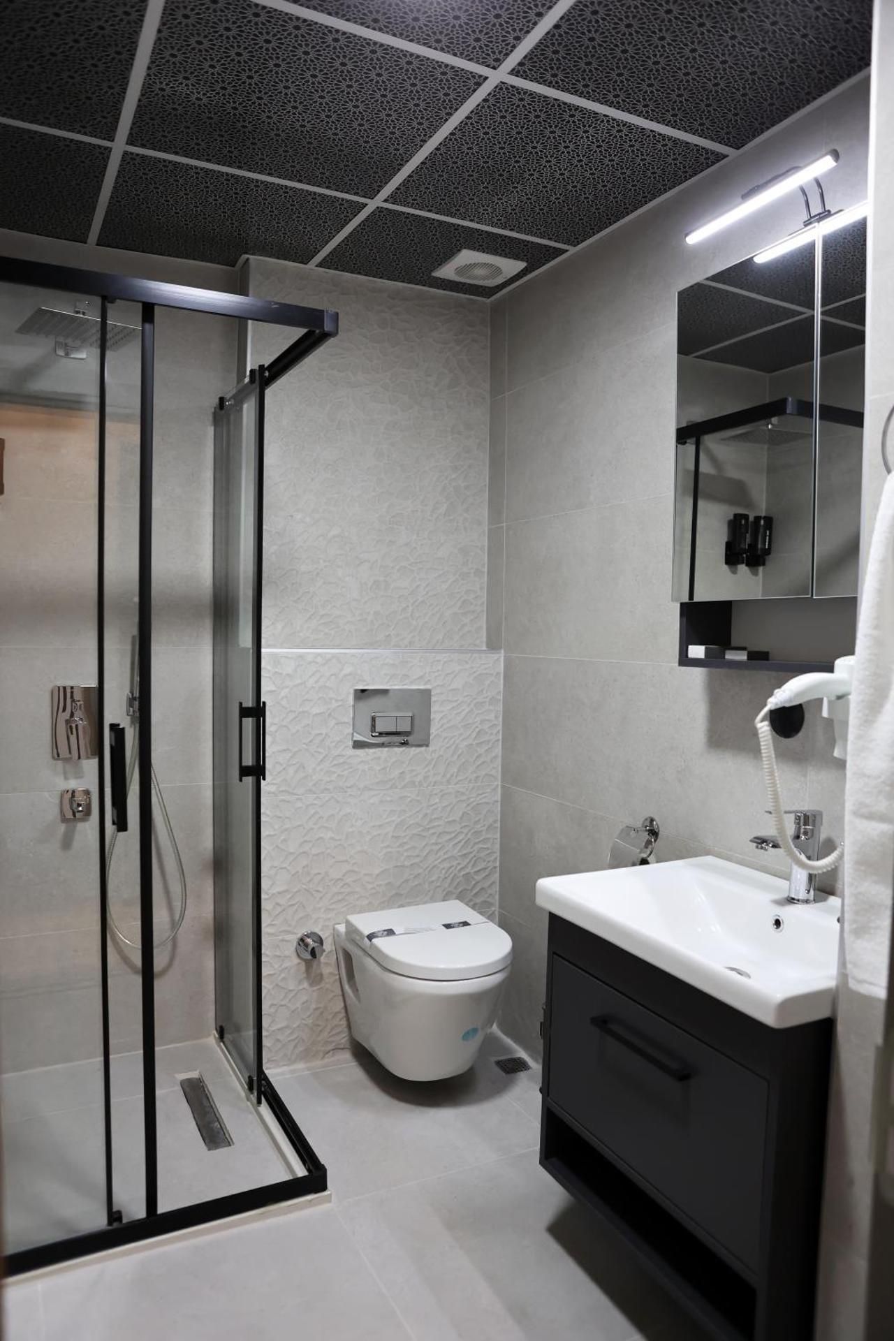 SAR-PER Hotel Triple Room 3