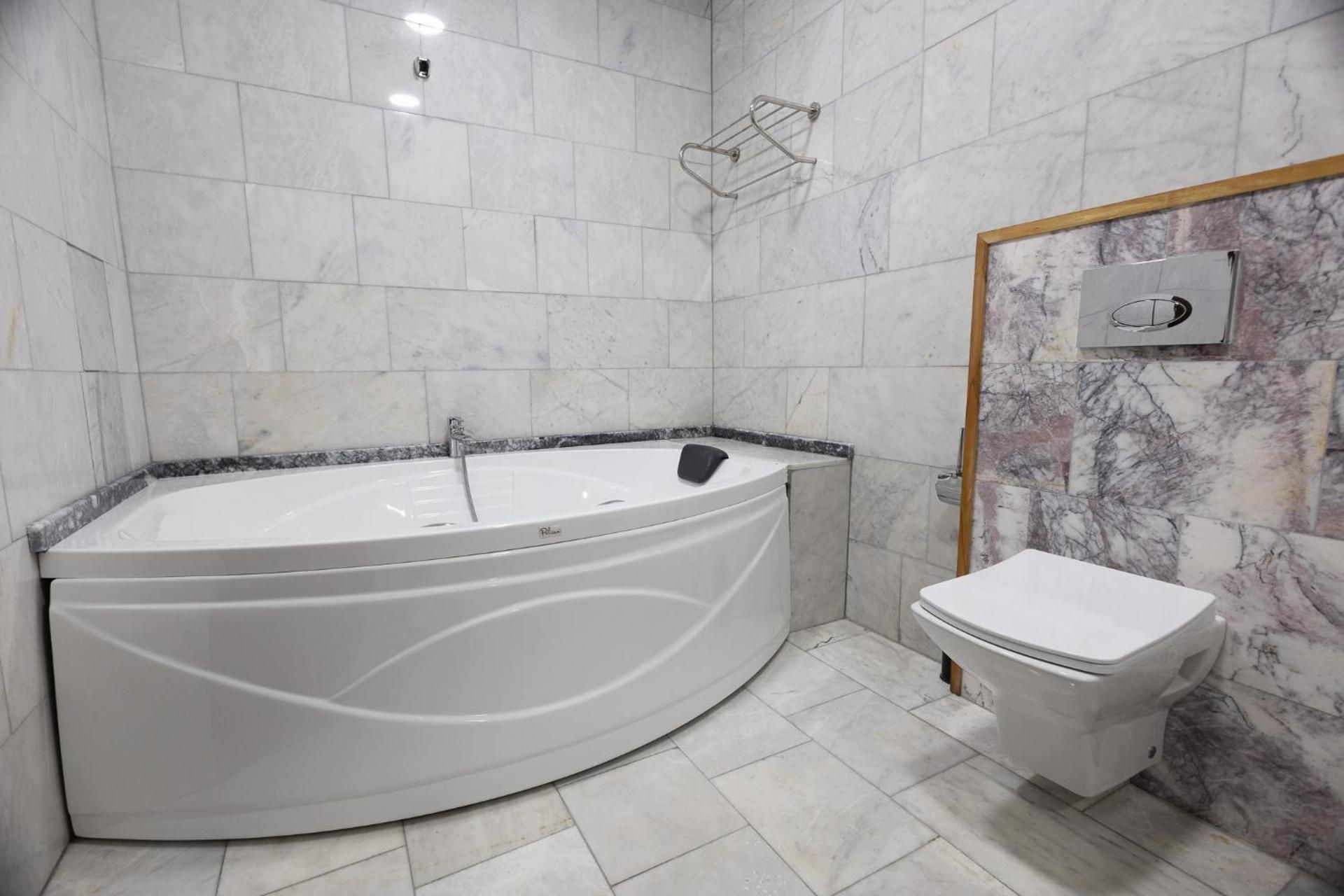 Suite with Hot Tub