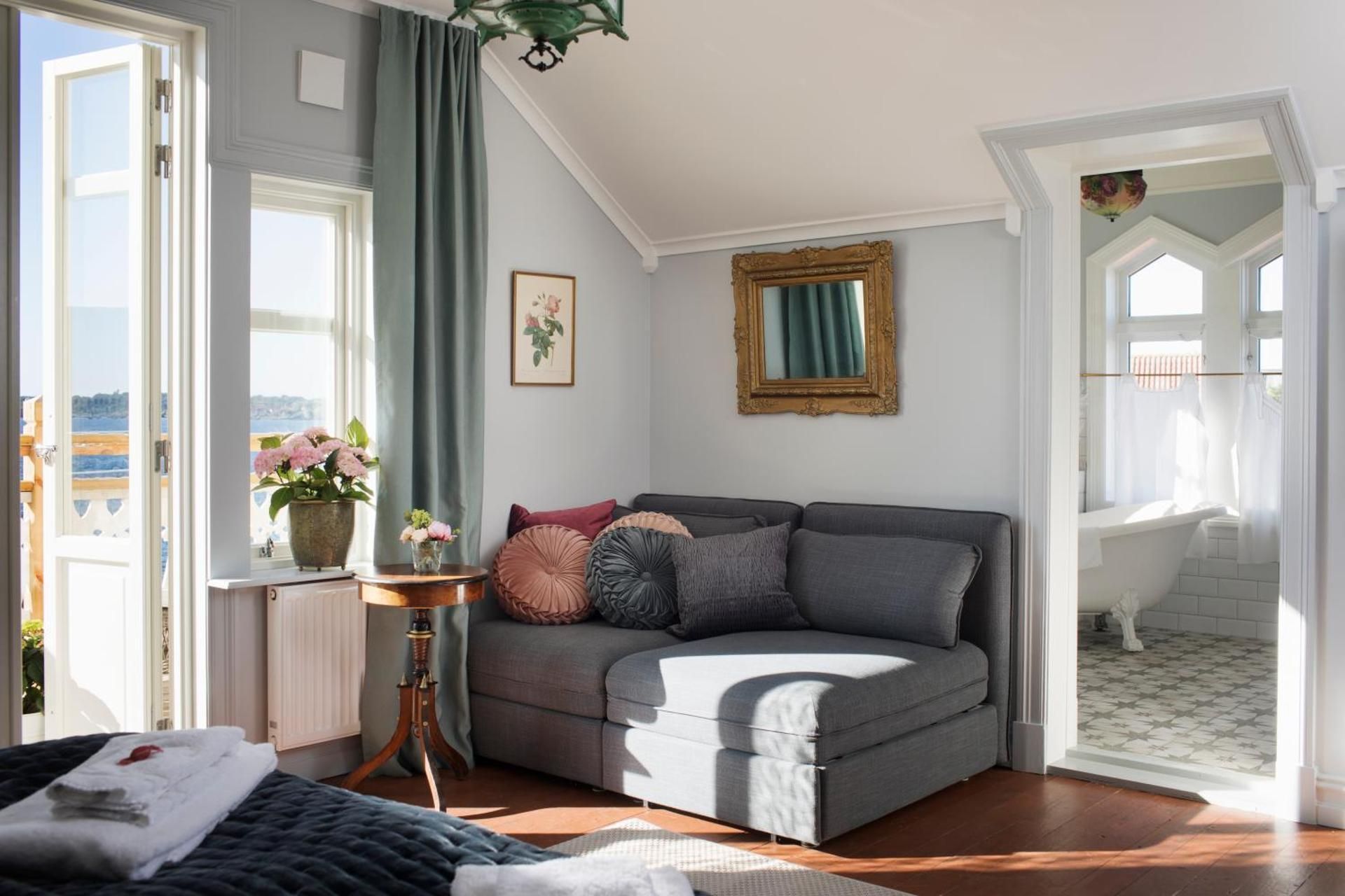 Deluxe Double Room with Balcony and Sea View
