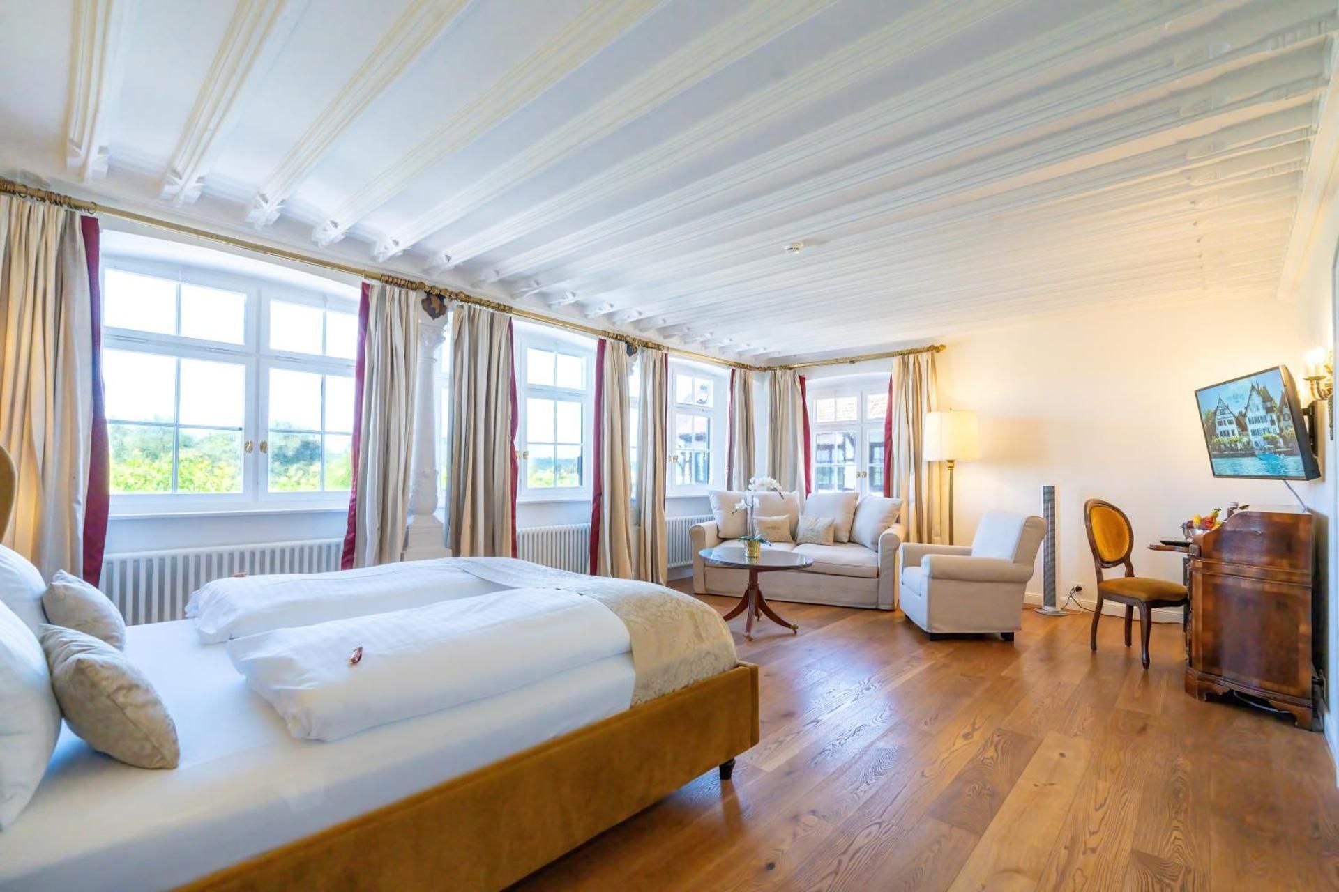 Family Room with Lake View