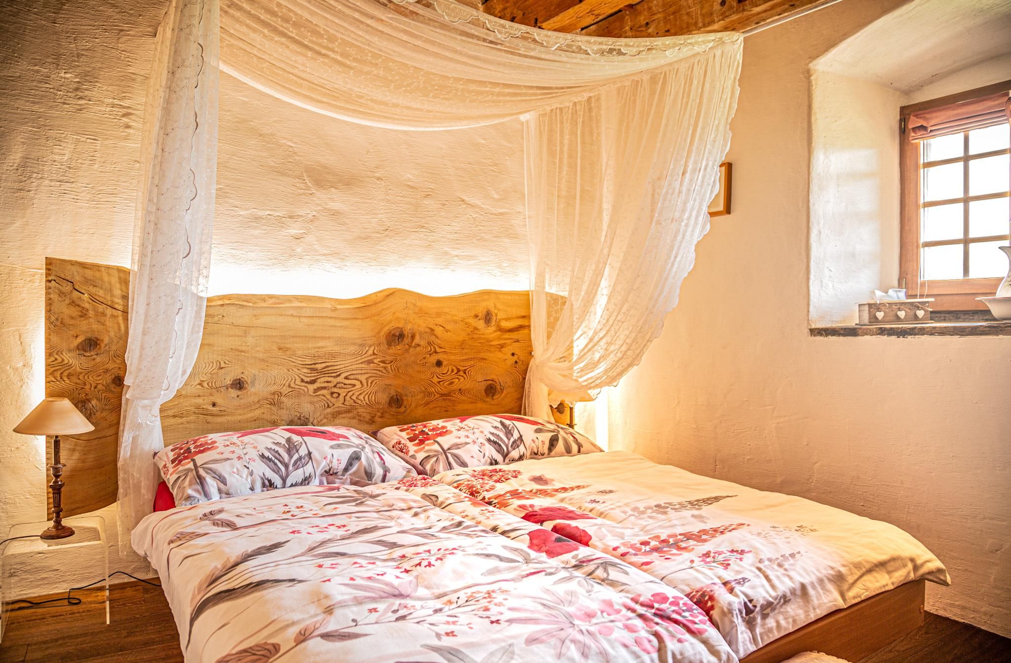 Au soleil de Gruyères chez Chantal Chambre Balcon Baldaquin / Vue sur les montagnes / Bourg 30 / Gruyères