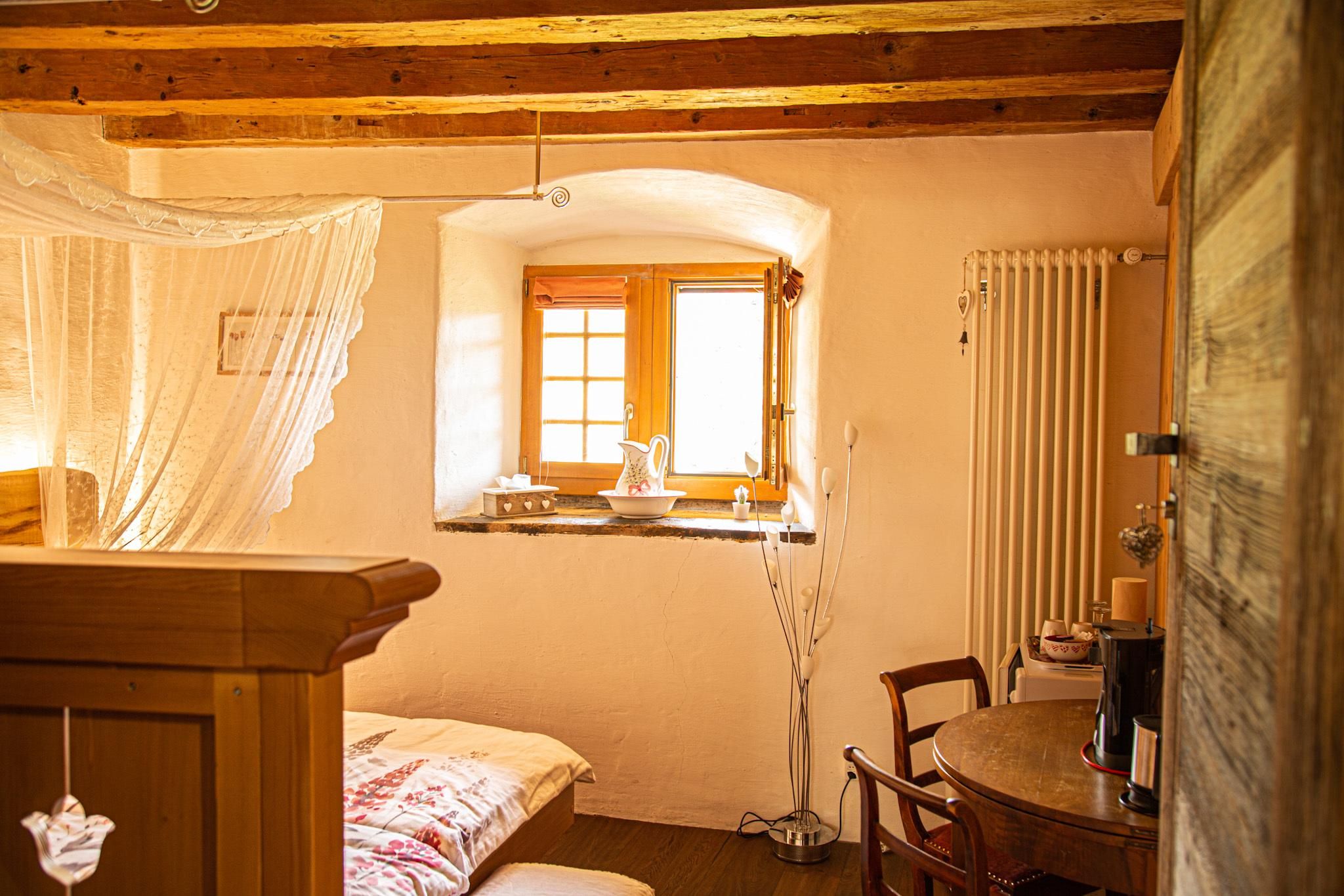 Au soleil de Gruyères chez Chantal Chambre Balcon Baldaquin / Vue sur les montagnes / Bourg 30 / Gruyères 3