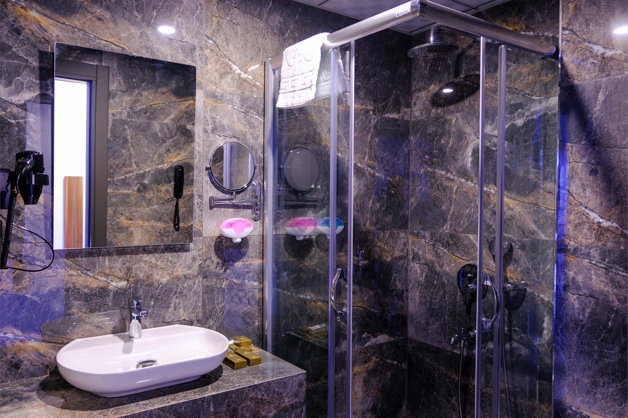 Deluxe Family - 3 Breakfast Included