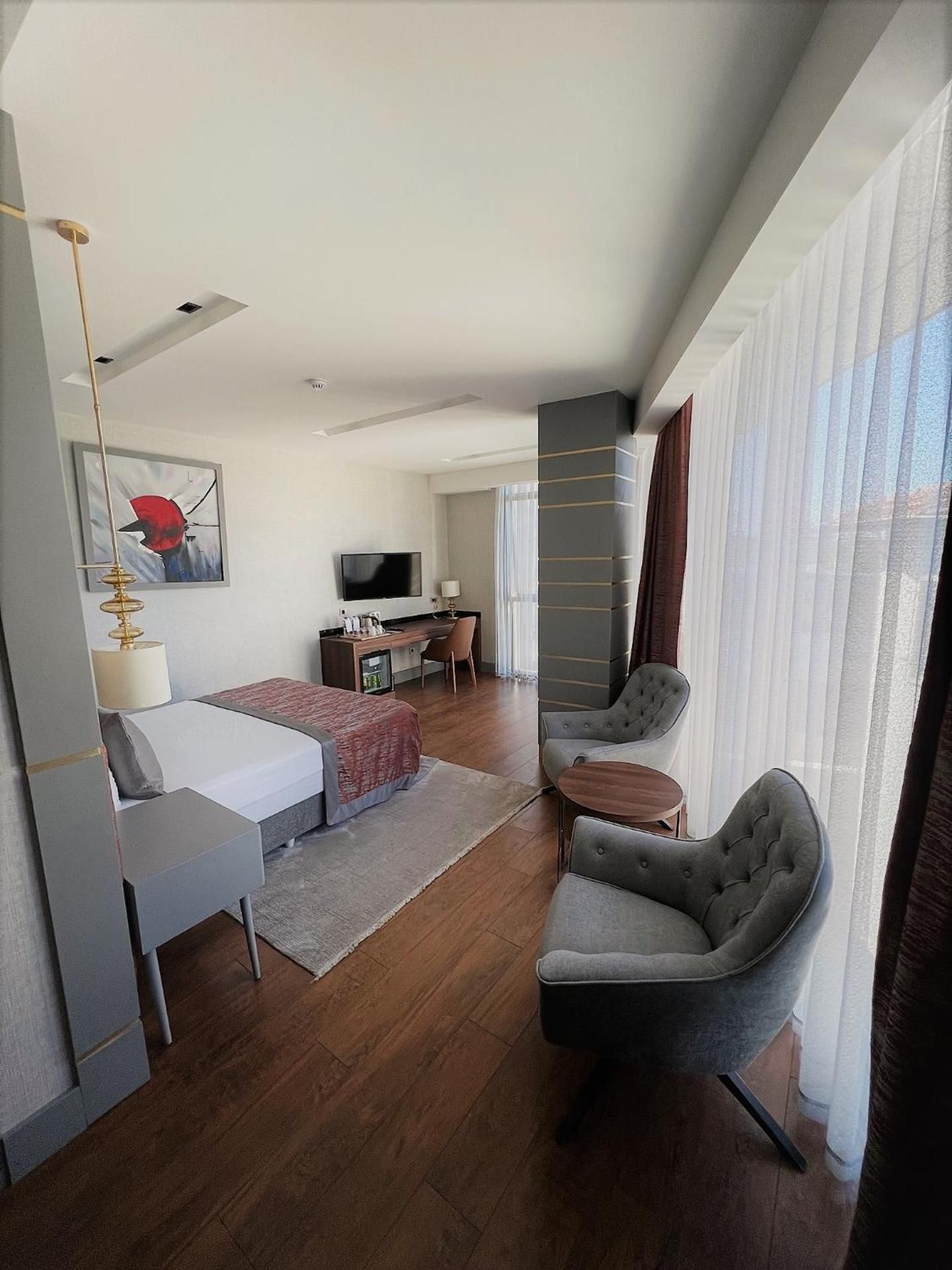 B&C HOTEL King Suite Room 2