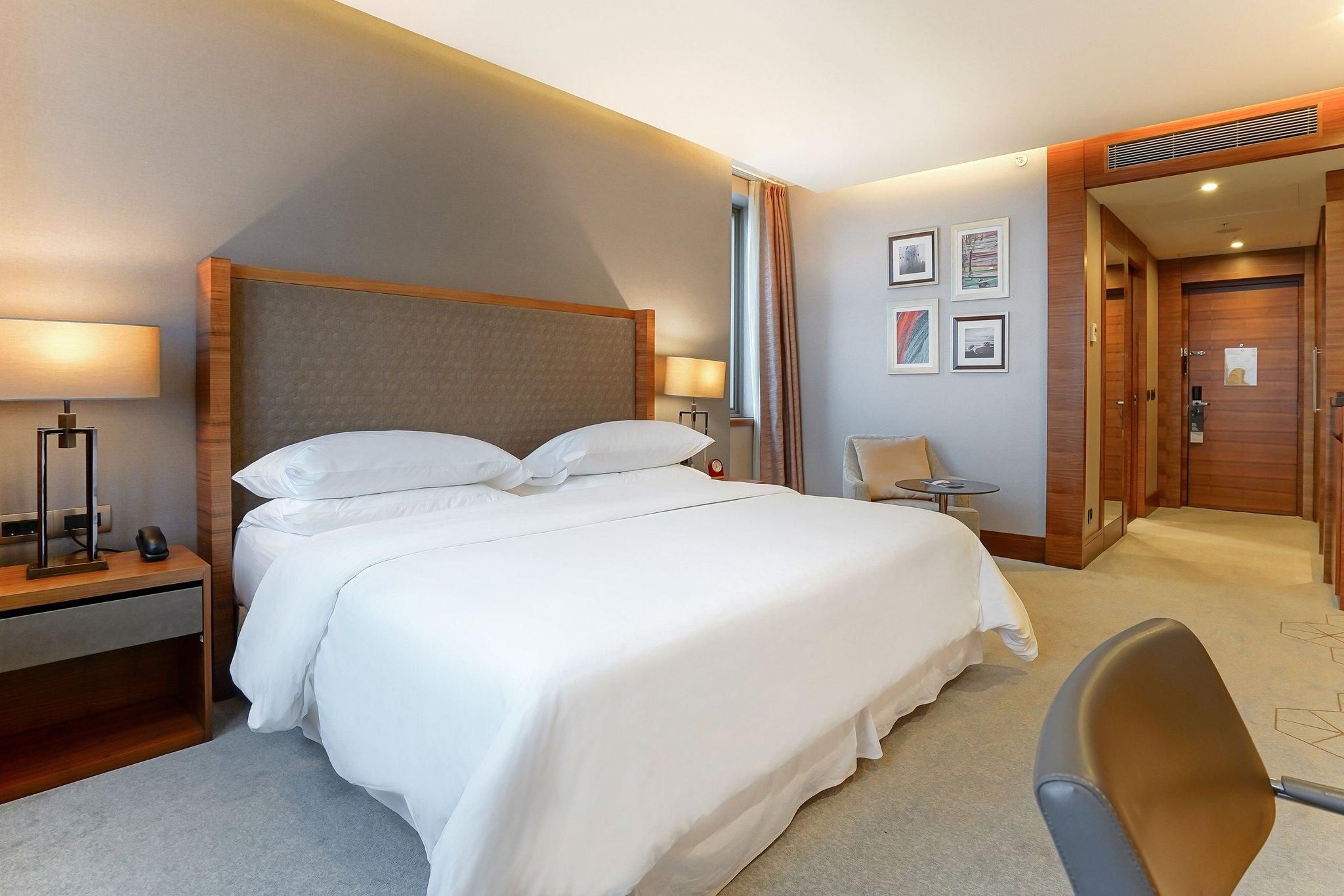 Sheraton Grand Samsun Hotel junior deluxe, guest room, 1 king, harbor view 2
