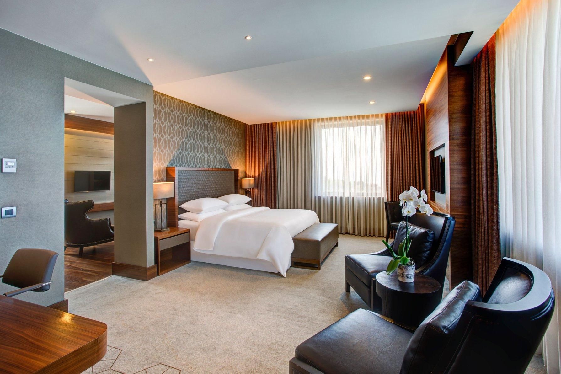 Executive Suite, 1 Bedroom Executive Suite, 1 King, Black Sea view